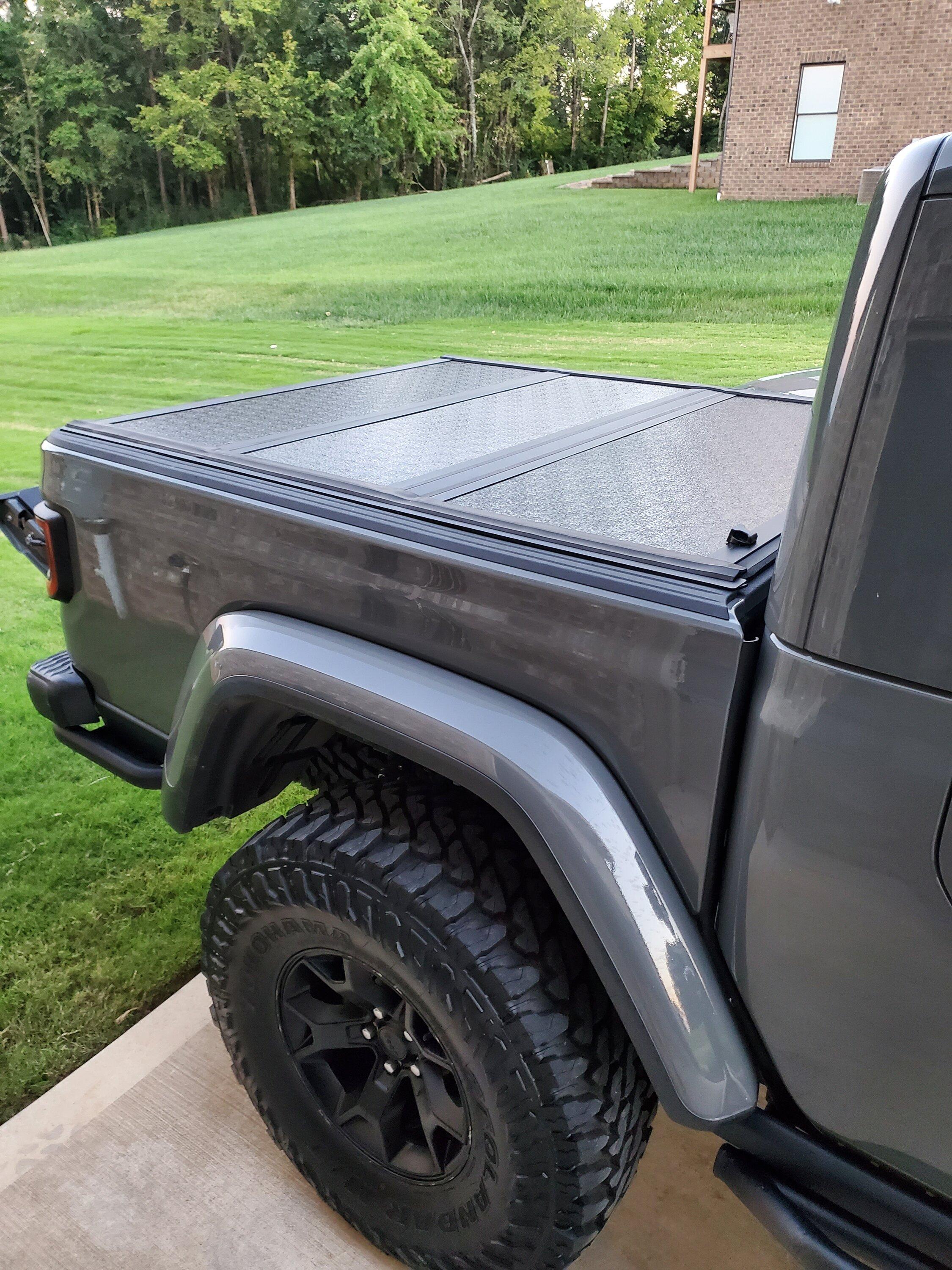 Jeep Gladiator Hard Folding Tonneau Bed Cover $500 20220920_194144