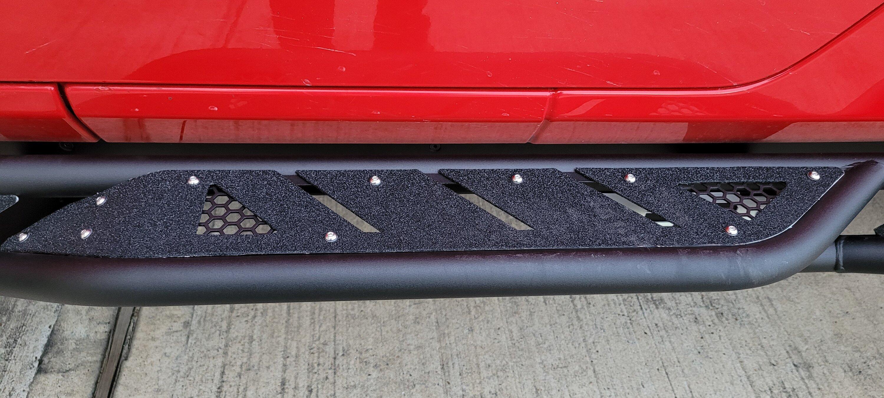 Jeep Gladiator Installed: Smittybilt Apollo Slider/steps 20221116_165913