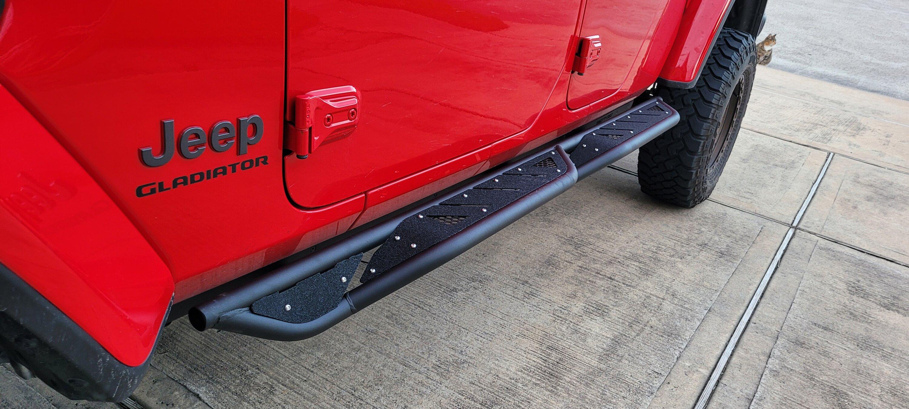 Jeep Gladiator Installed: Smittybilt Apollo Slider/steps 20221116_165907