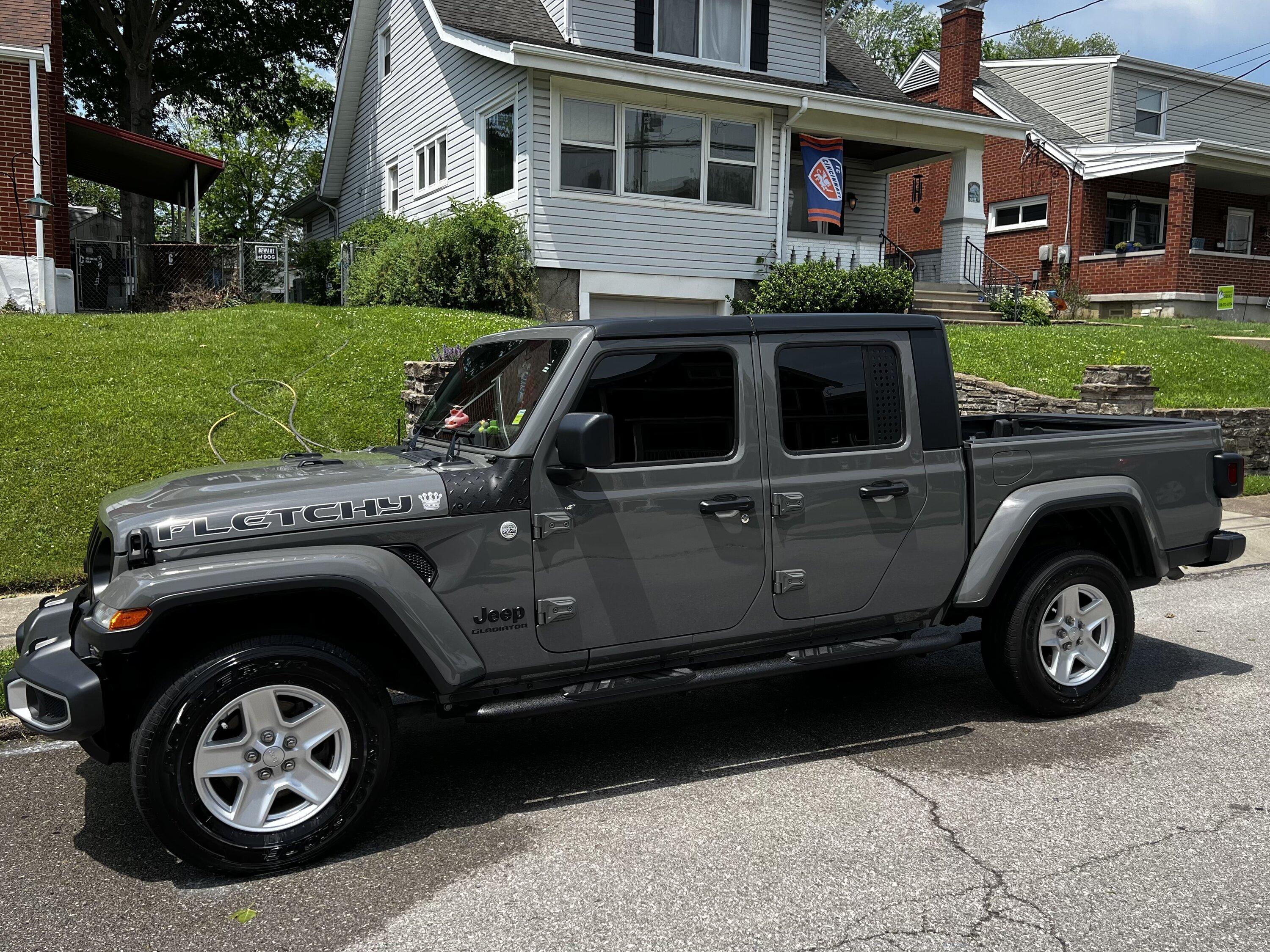 Jeep Gladiator SPORT S Wheels/Tires 20K Miles E570DB82-167C-4E33-AD90-3DC73CA0EECC