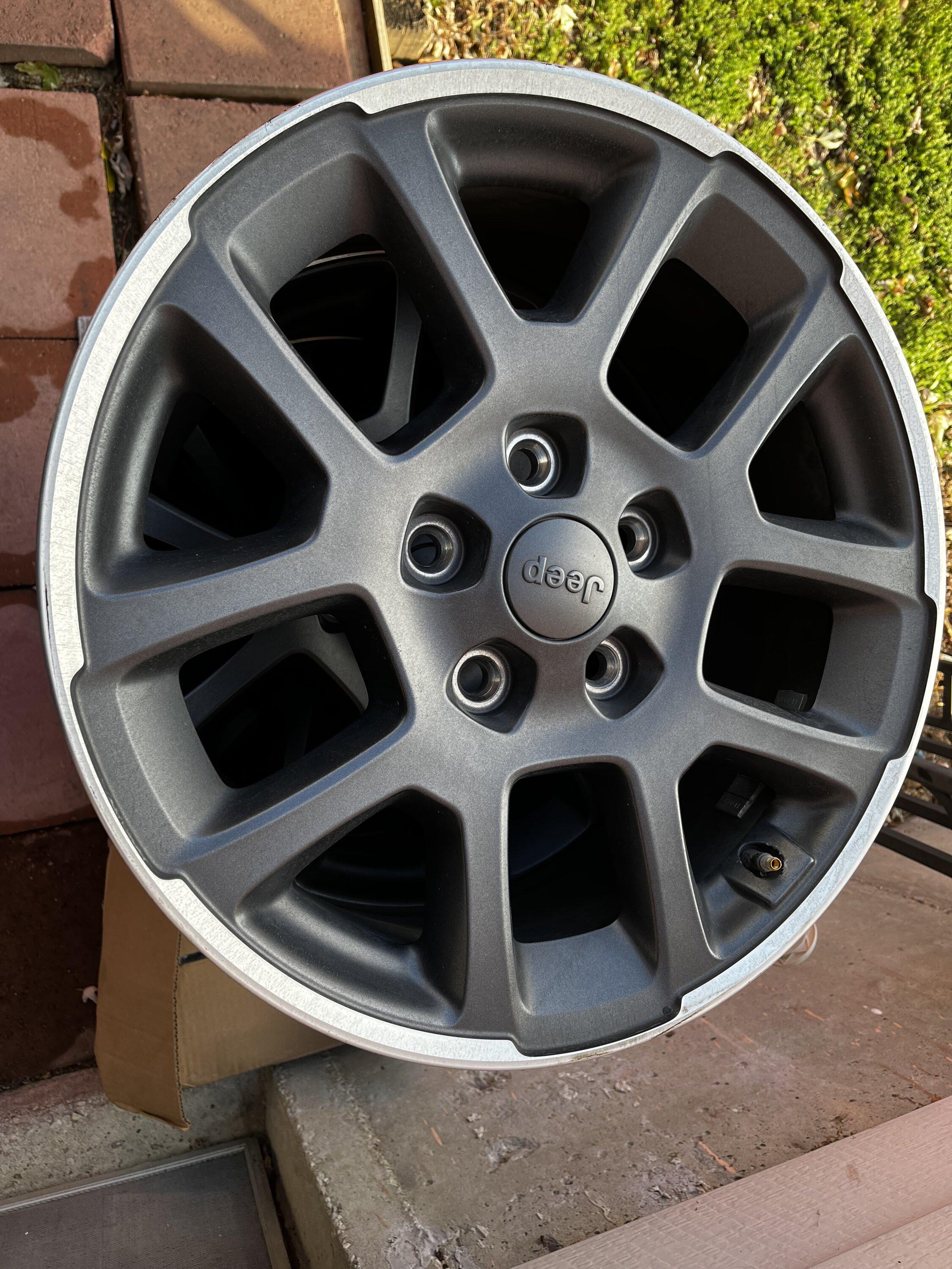 Jeep Gladiator (4) 2020 Gladiator stock wheels IMG_0073.JPG