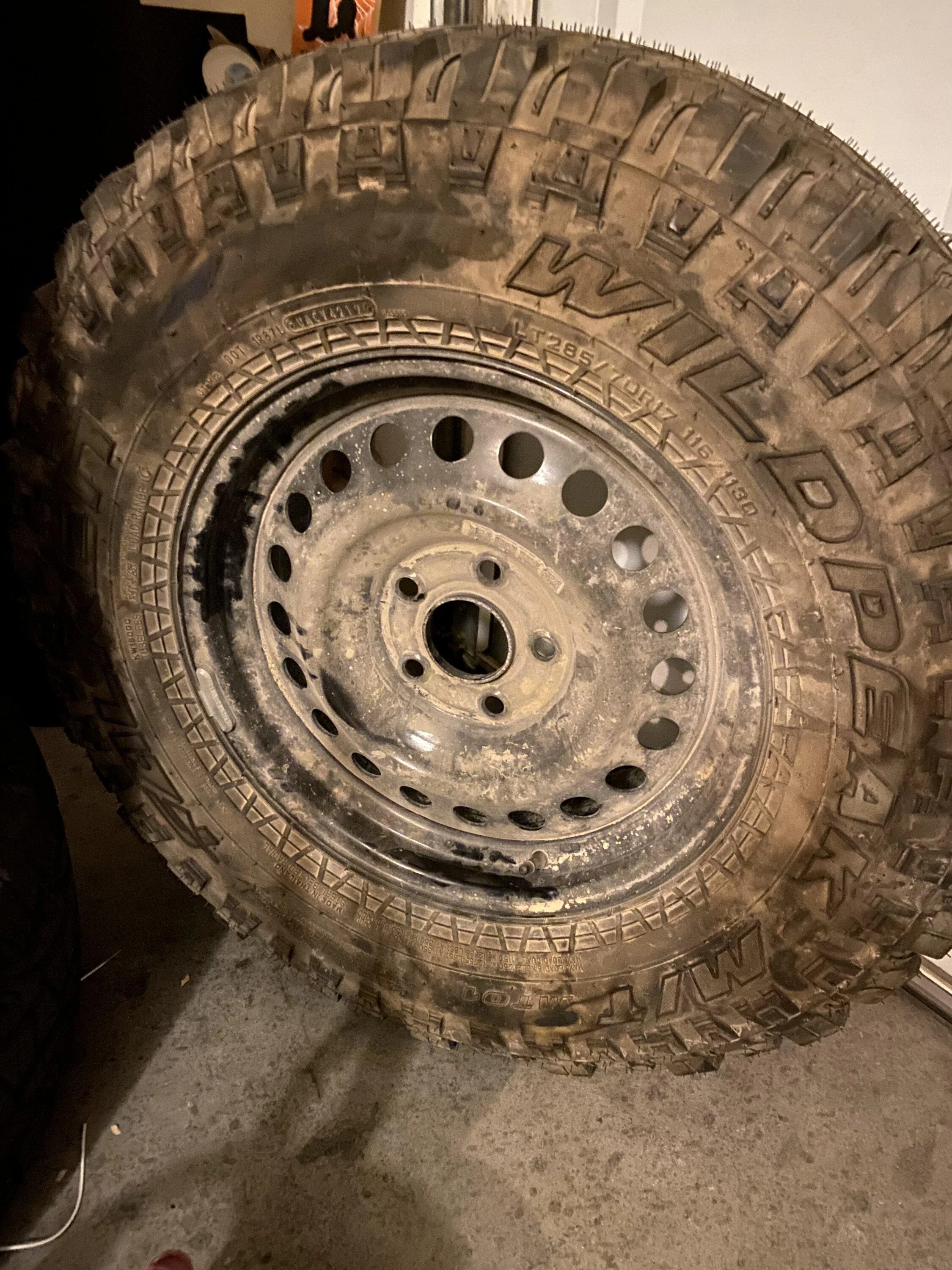 Jeep Gladiator Rubicon Spare tire/wheel E36AF1A2-6305-4FBD-AD8C-F5FD018AB7B8