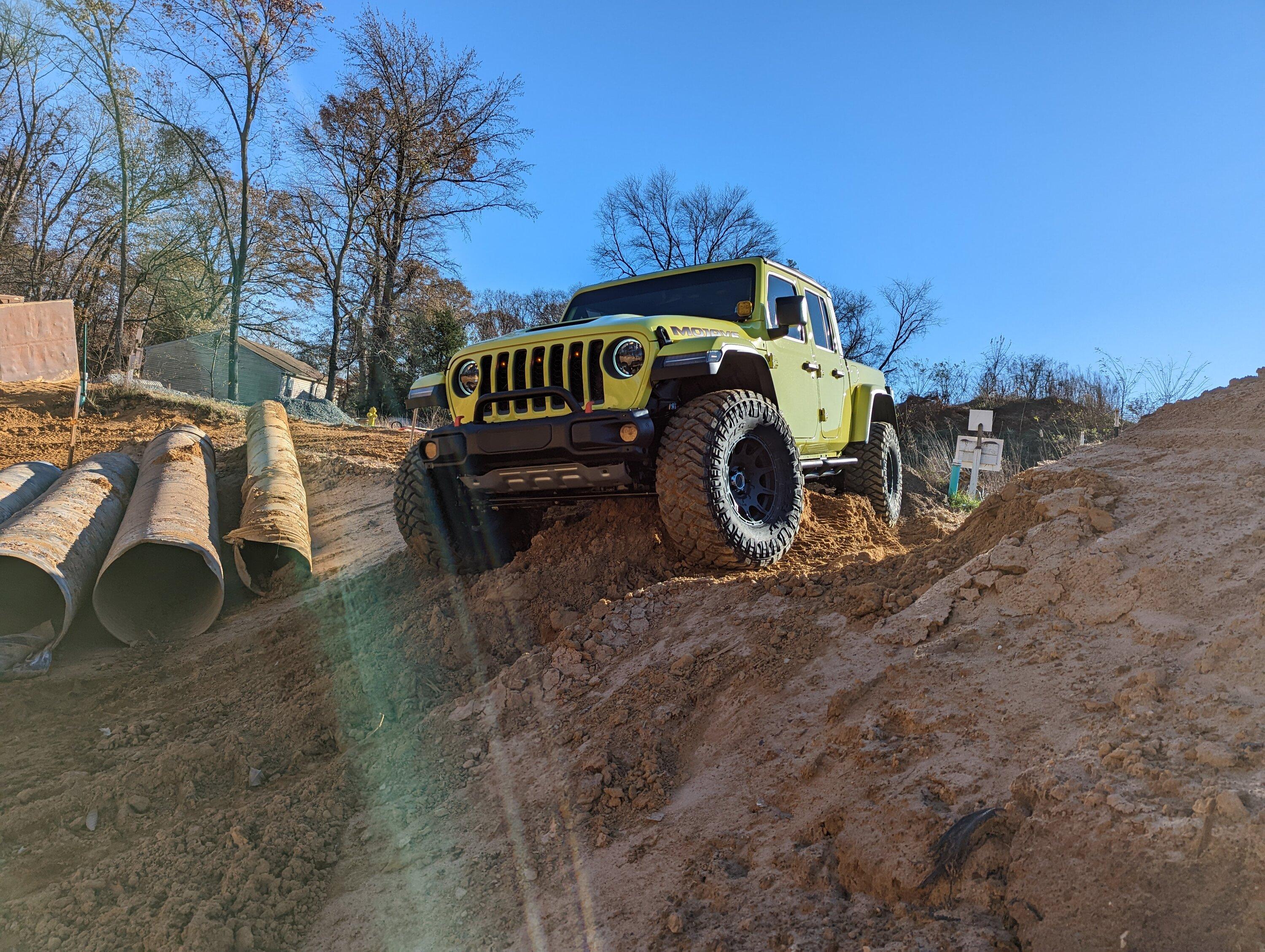 Jeep Gladiator HIGH VELOCITY YELLOW Gladiator JT Club PXL_20221120_191100250