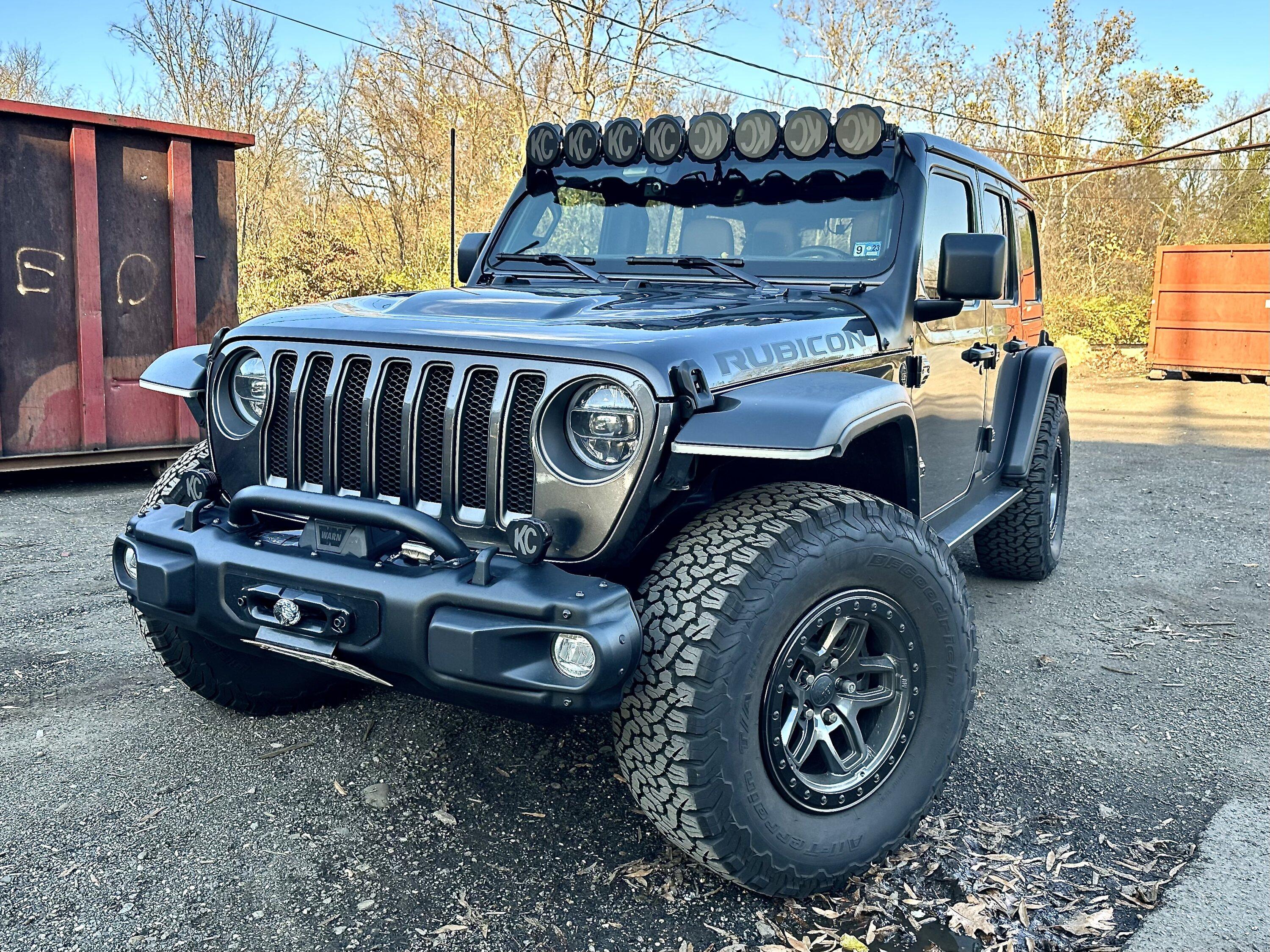 Jeep Gladiator KC Pro6 Light Bar W/ KC Mount 04A61683-1B0D-471B-81DF-B11AC6B71FE7