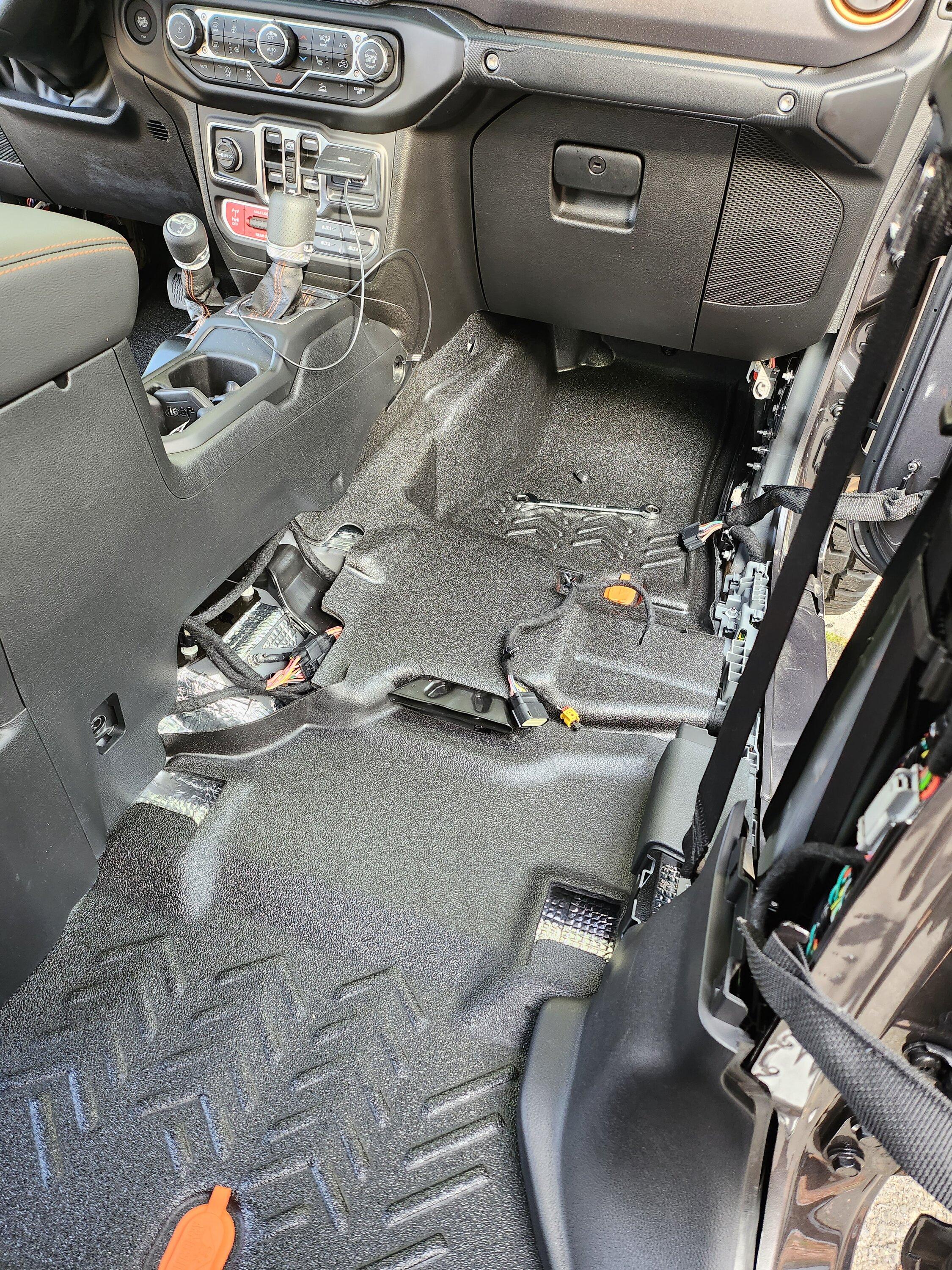 Jeep Gladiator Weathertech vs Jeep all weather mats 20221120_131824