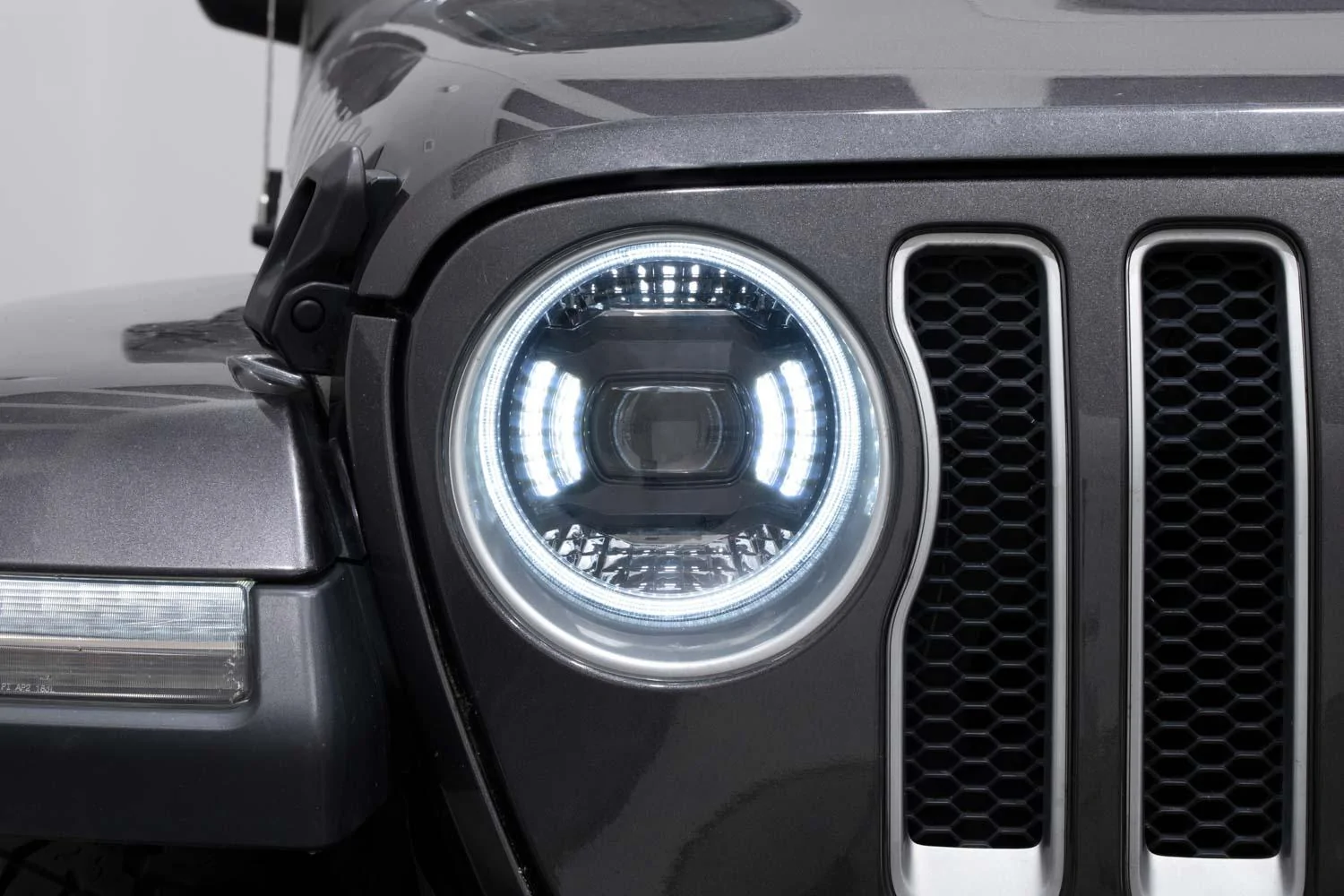 Jeep Gladiator This is BIG. Introducing ELITE SERIES Headlights. 2018_Jeep_JL_Elite_Max_HL_Studio_Close_DRL_White_1