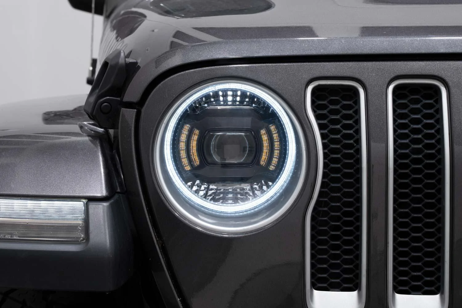 Jeep Gladiator This is BIG. Introducing ELITE SERIES Headlights. 2018_Jeep_JL_Elite_Max_HL_Studio_Close_DRL_White_2