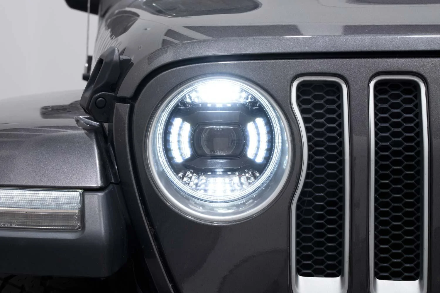 Jeep Gladiator This is BIG. Introducing ELITE SERIES Headlights. 2018_Jeep_JL_Elite_Max_HL_Studio_Close_Offroad