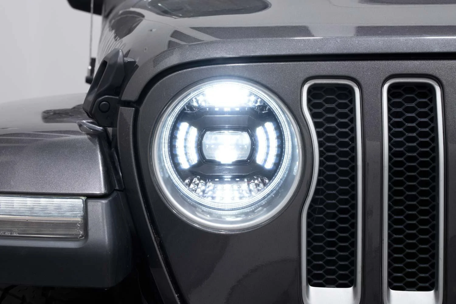 Jeep Gladiator This is BIG. Introducing ELITE SERIES Headlights. 2018_Jeep_JL_Elite_Max_HL_Studio_Close_Offroad_Lowbeam