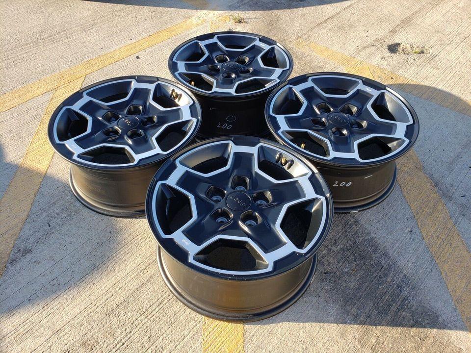 Jeep Gladiator Jeep Gladiator Mojave upgrade wheels 144F0139-3165-4E58-B1D3-496E005DE8BC