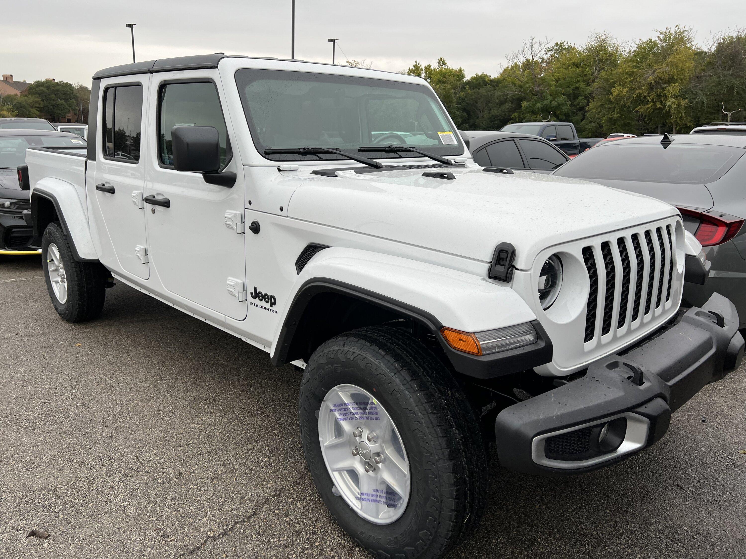 Jeep Gladiator BRIGHT WHITE Gladiator JT Club IMG_3620.JPG