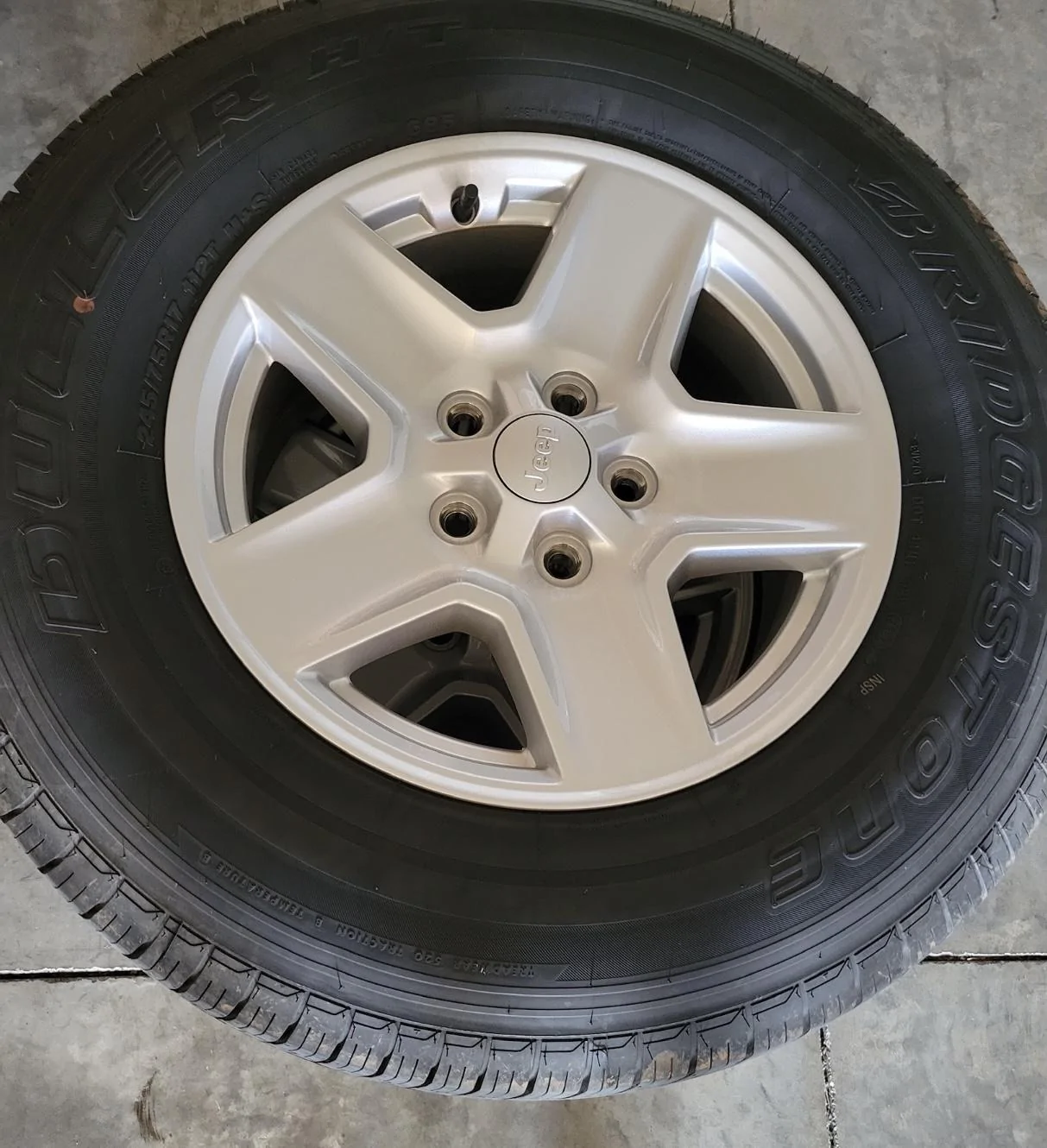 Jeep Gladiator OEM Sport S Wheels, Tires, TPMS 4EA04E6A-EA23-430E-8231-8E6179F0357F