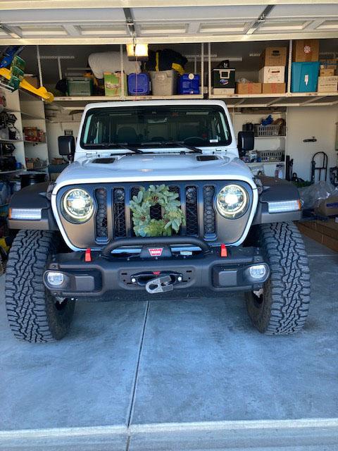 Jeep Gladiator Grill Wreaths 2022 xmaswreath
