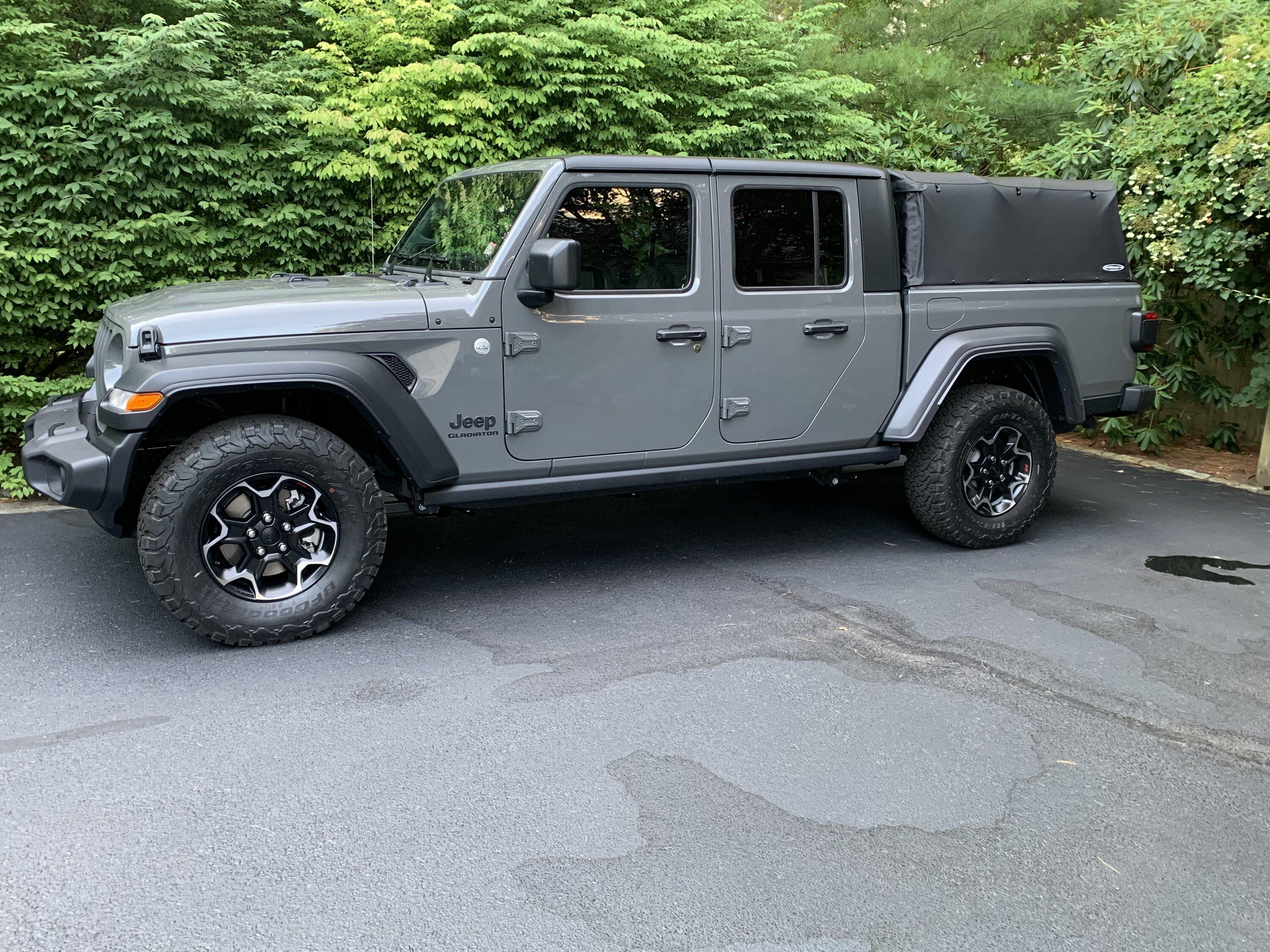 Jeep Gladiator Gladiator Softopper $450 89BB72EC-A7F2-4405-9DAC-B4071D86DF7E