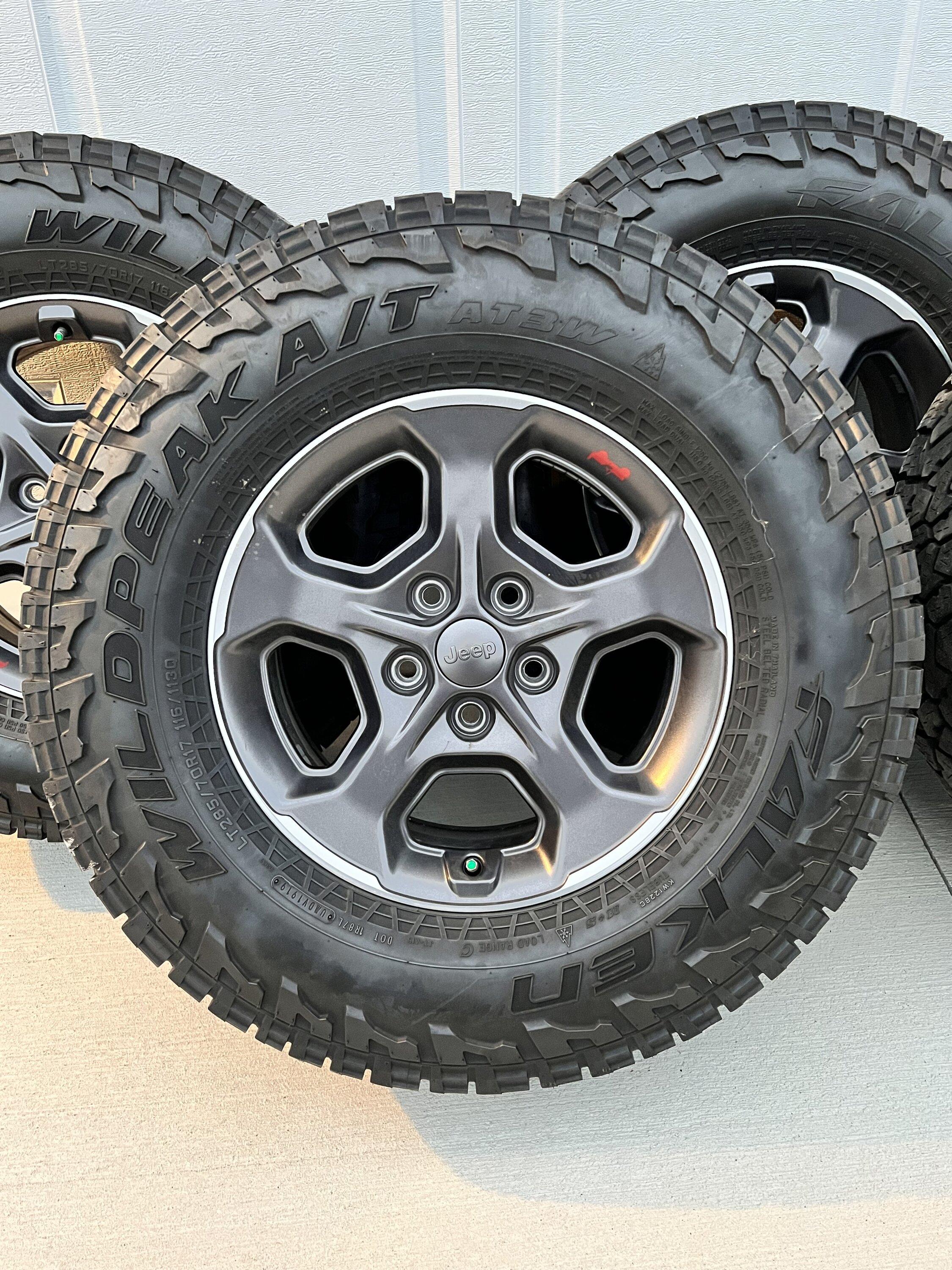 Jeep Gladiator Rubicon Wheels w/ Falken Wildpeak 33” ATs + Spare IMG_0582