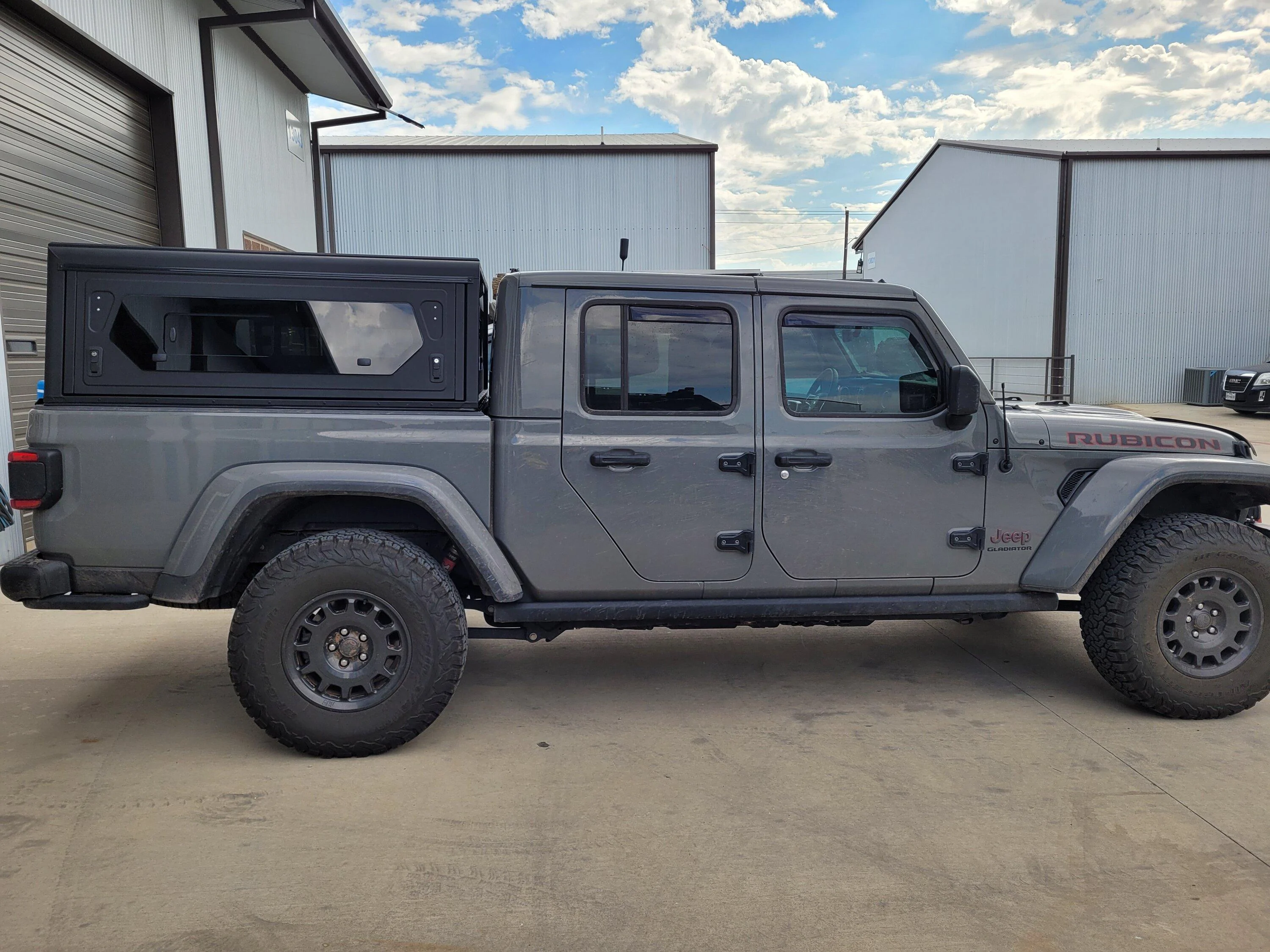 Jeep Gladiator Alu-Cab Contour Canopy Roll Call - not Camper 20221011_103904