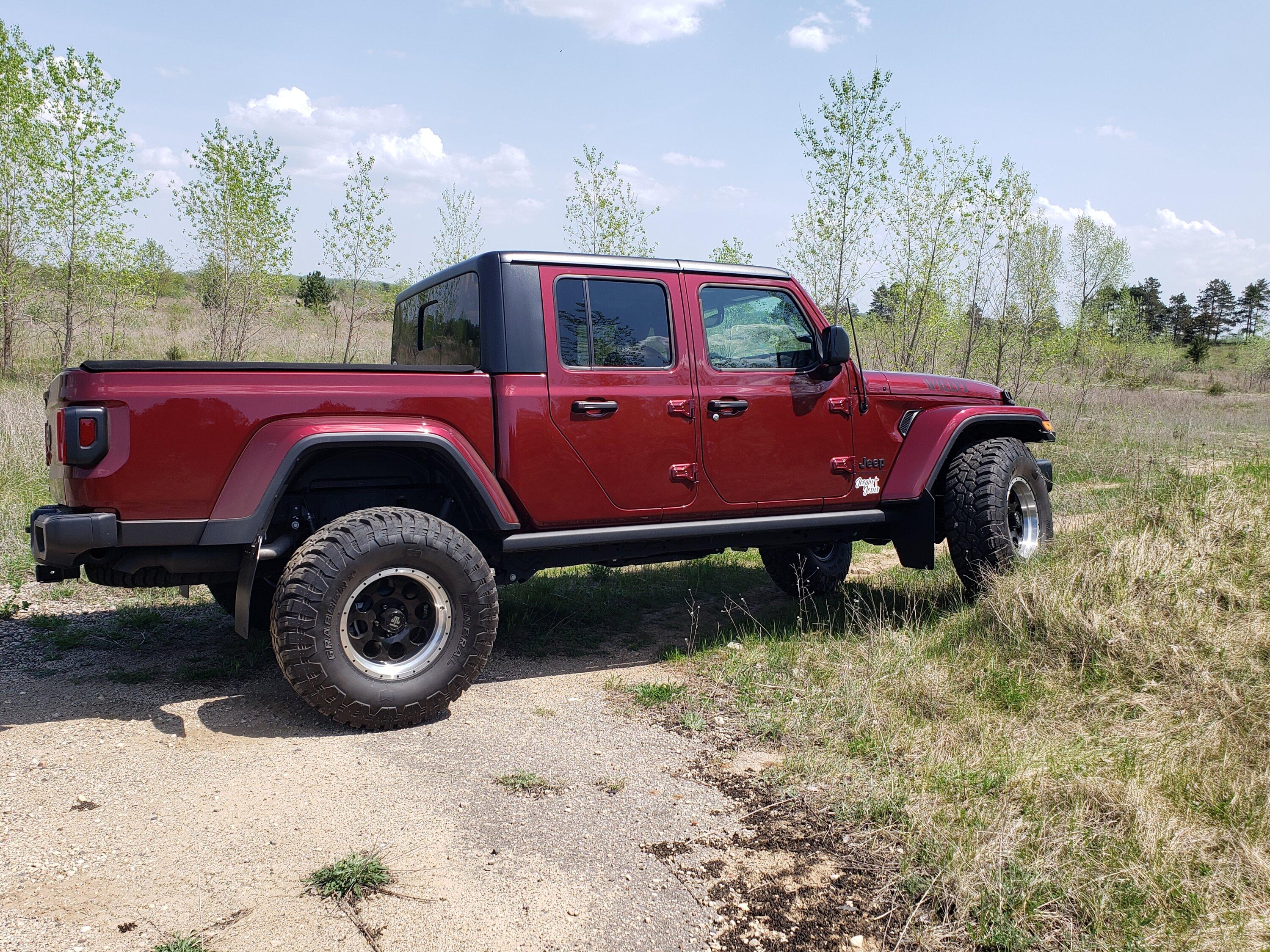 Jeep Gladiator Gladiators on Mopar 2" Lift Kit 20220513_142255