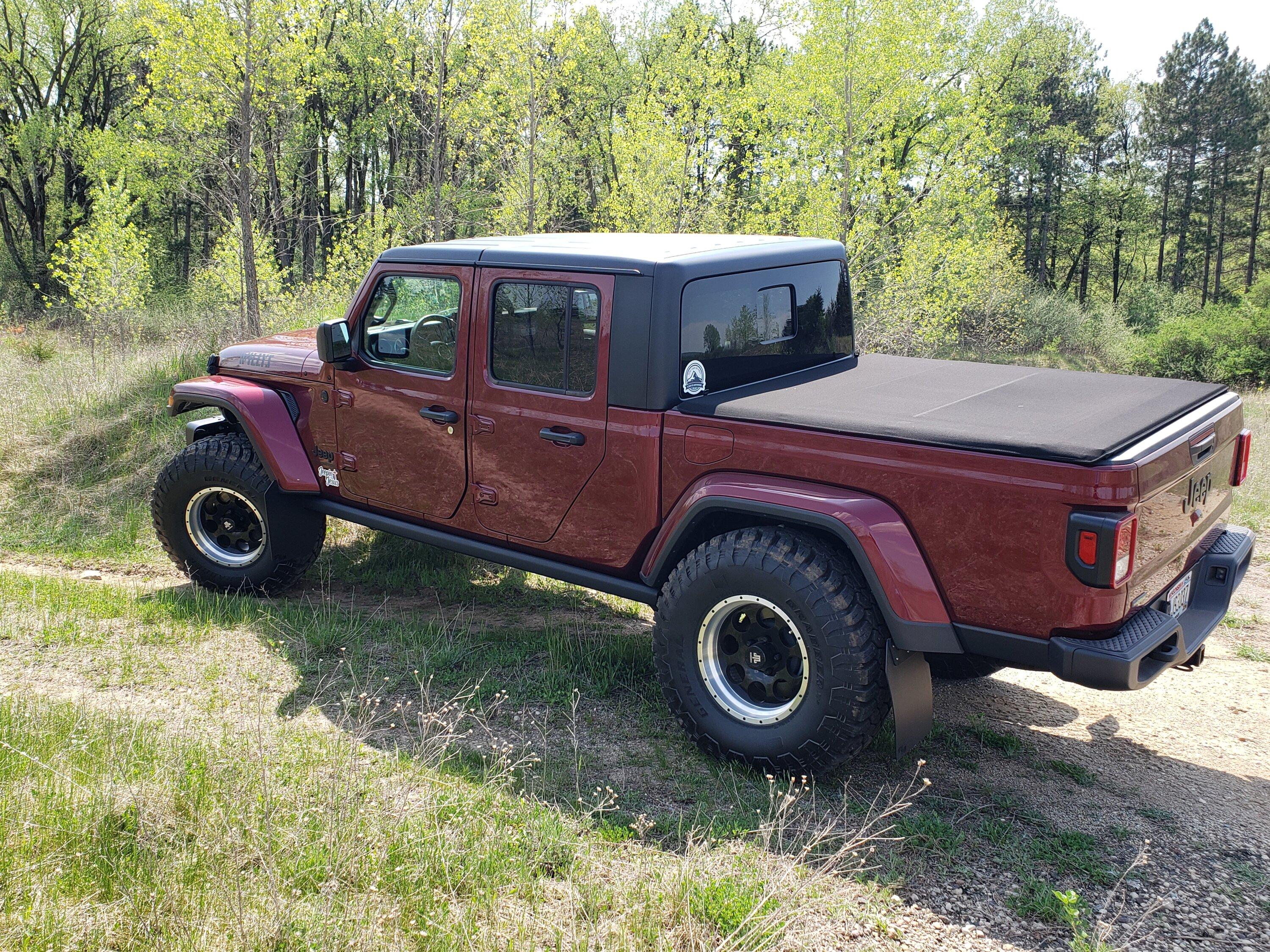 Jeep Gladiator Gladiators on Mopar 2" Lift Kit 20220513_142315