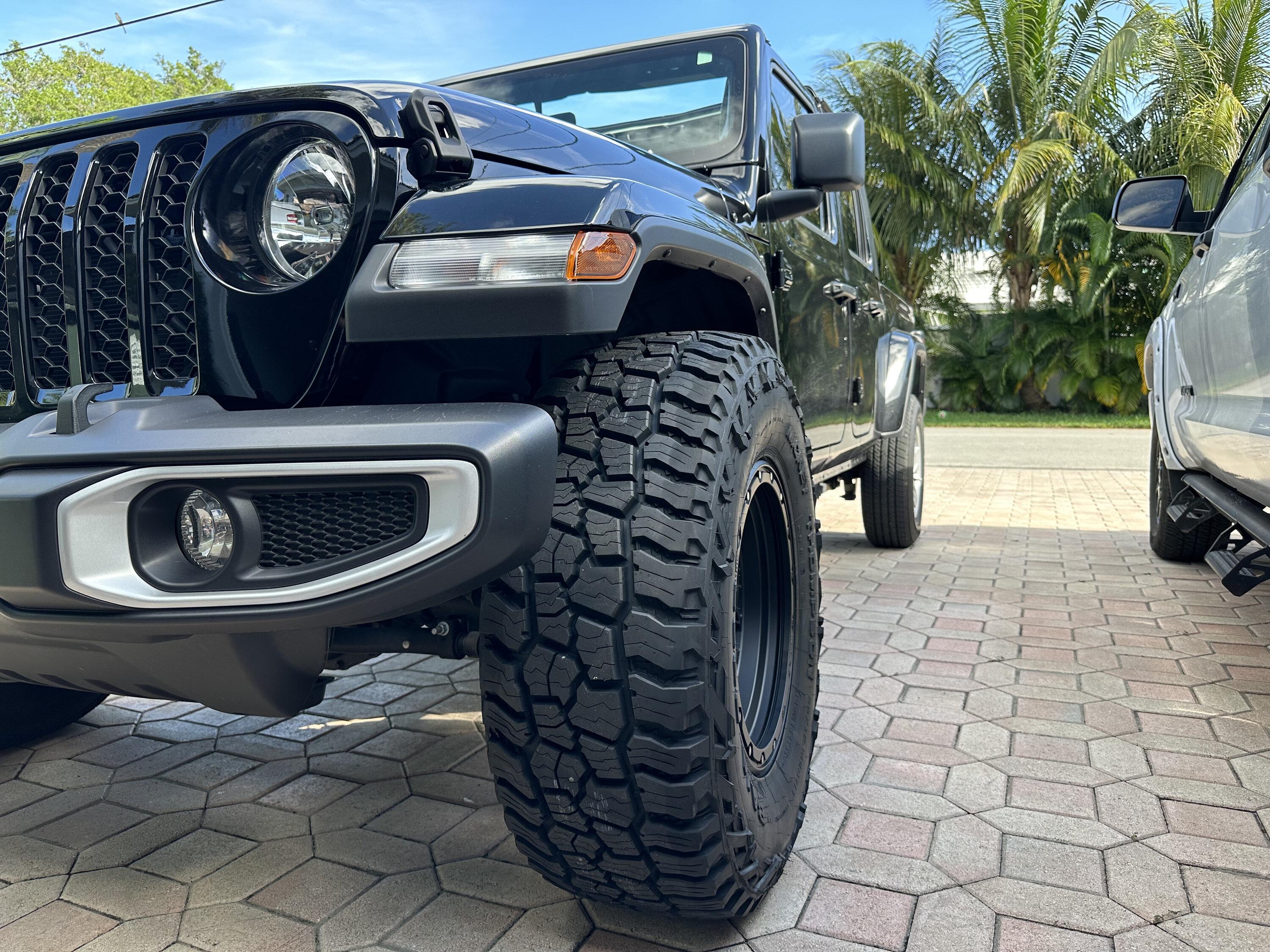 Jeep Gladiator Completed 35" Tires on 2022 Sport S - Stock suspension - 3.73 gears with pictures IMG_2172