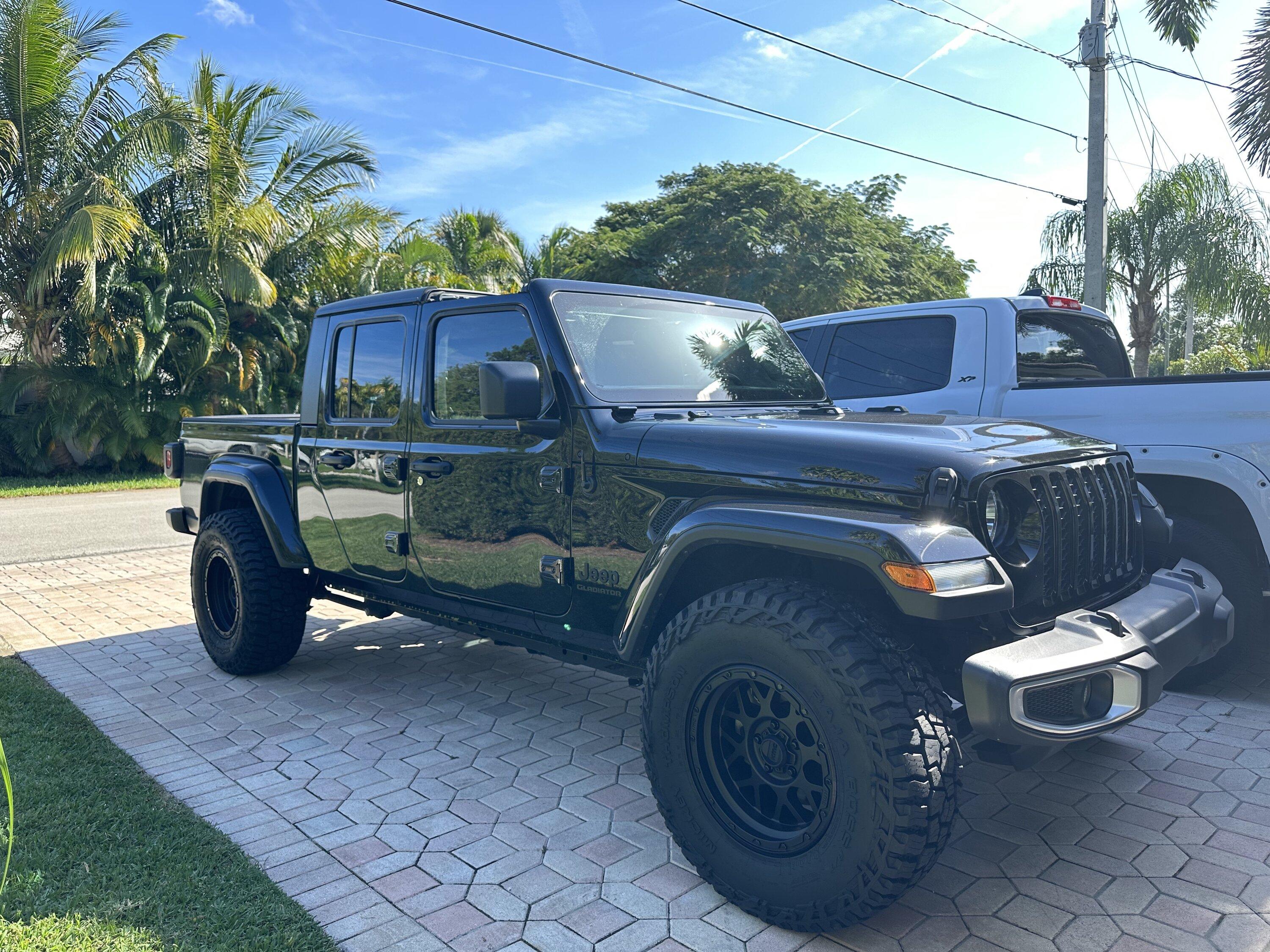 Jeep Gladiator Completed 35" Tires on 2022 Sport S - Stock suspension - 3.73 gears with pictures IMG_2173