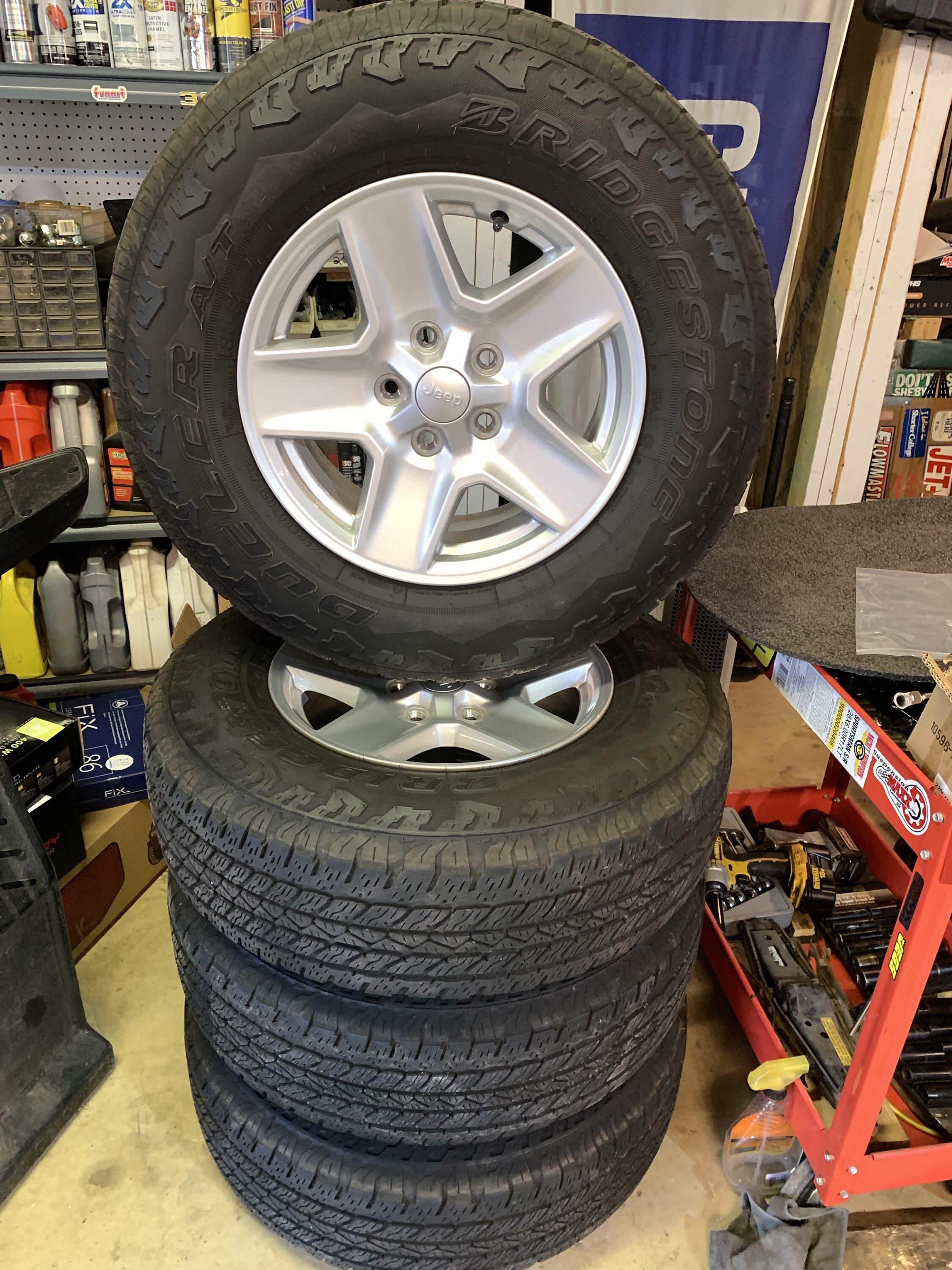 Jeep Gladiator 2021 Jeep Gladiator Sport aluminum wheels and tires w spare $200 15D1E801-1242-470A-8068-3E3B0B89FA49