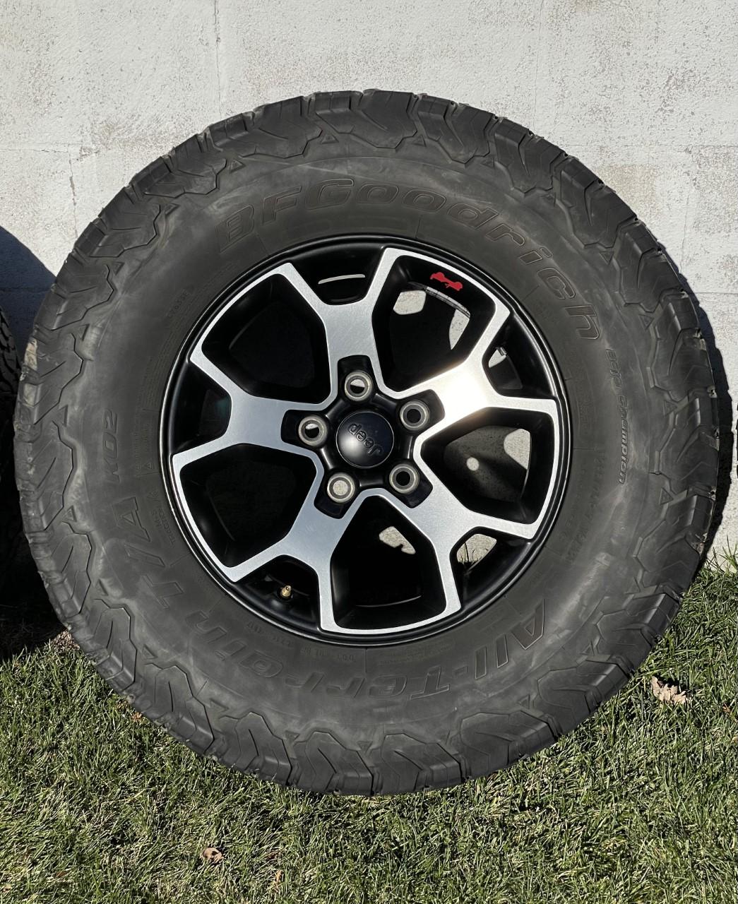 Jeep Gladiator JT JL Rubicon Wheels Tires TPMS Set of 5 - $700 - Will deliver Michigan/Ohio/Indiana/Illinois IMG5