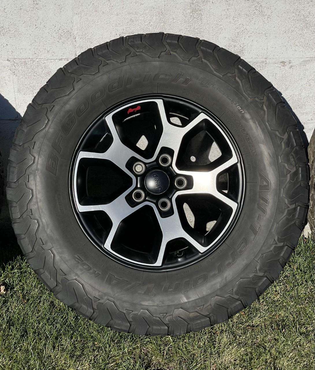Jeep Gladiator JT JL Rubicon Wheels Tires TPMS Set of 5 - $700 - Will deliver Michigan/Ohio/Indiana/Illinois IMG6