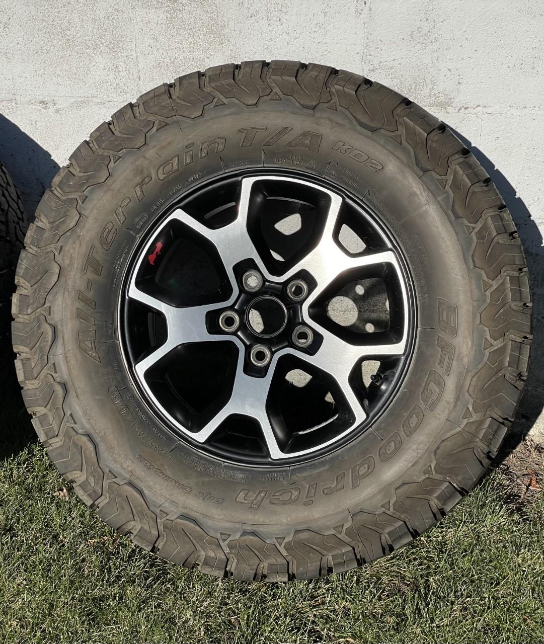 Jeep Gladiator JT JL Rubicon Wheels Tires TPMS Set of 5 - $700 - Will deliver Michigan/Ohio/Indiana/Illinois IMG7