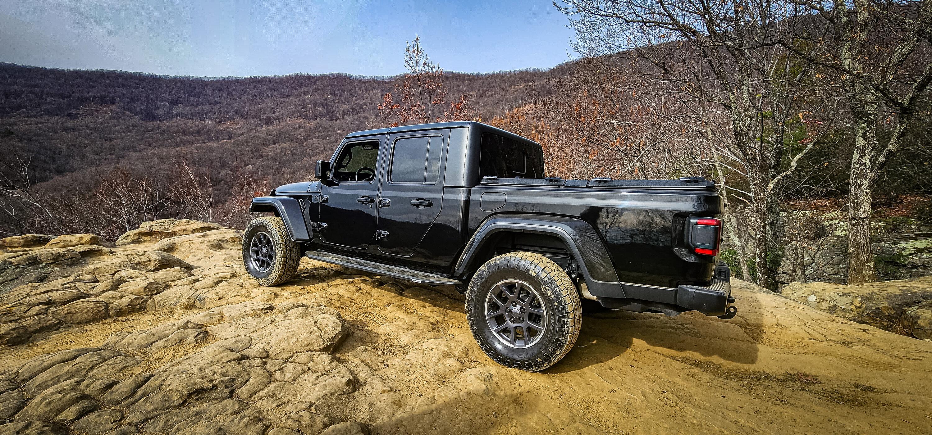 Jeep Gladiator Gladiator Glamour Shots AF90EC1D-BE86-48E6-83BD-65128C4A8F09