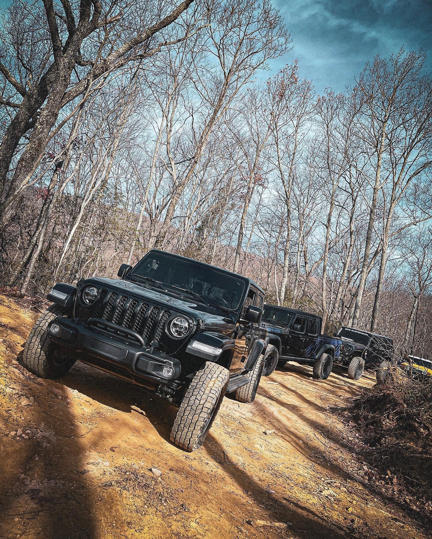 Jeep Gladiator Gladiator Glamour Shots CF225AE3-12A0-4AB3-9B3E-63AFA188C4E2