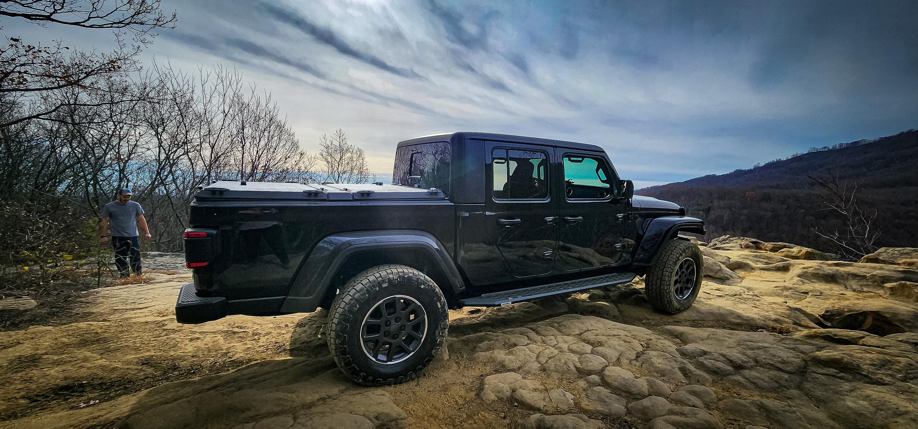 Jeep Gladiator Gladiator Glamour Shots 65AB24EC-2858-49B2-9098-B3A4F720563C