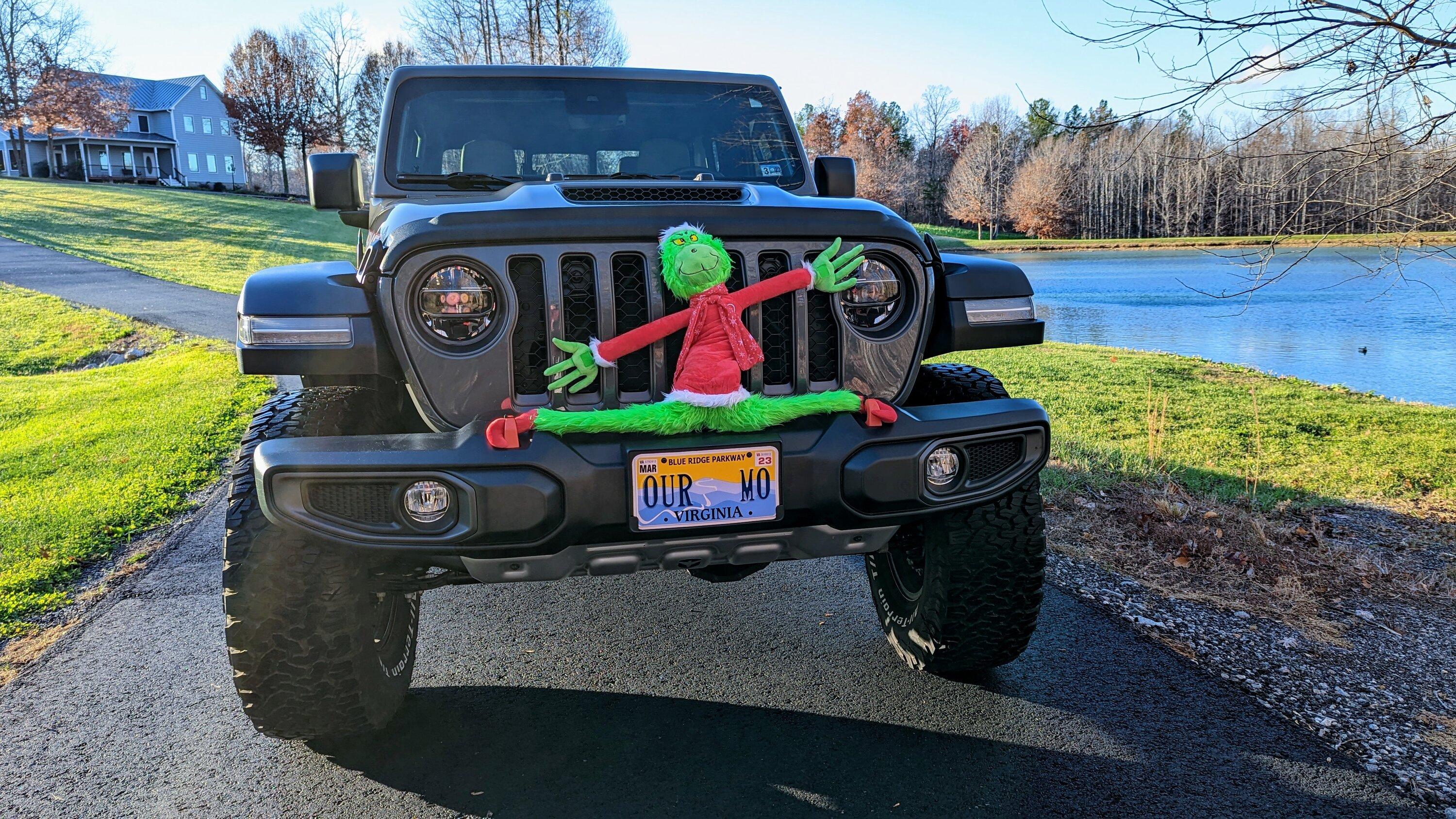 Jeep Gladiator Christmas creative scene!!! Post yours!! PXL_20221130_204731882~2