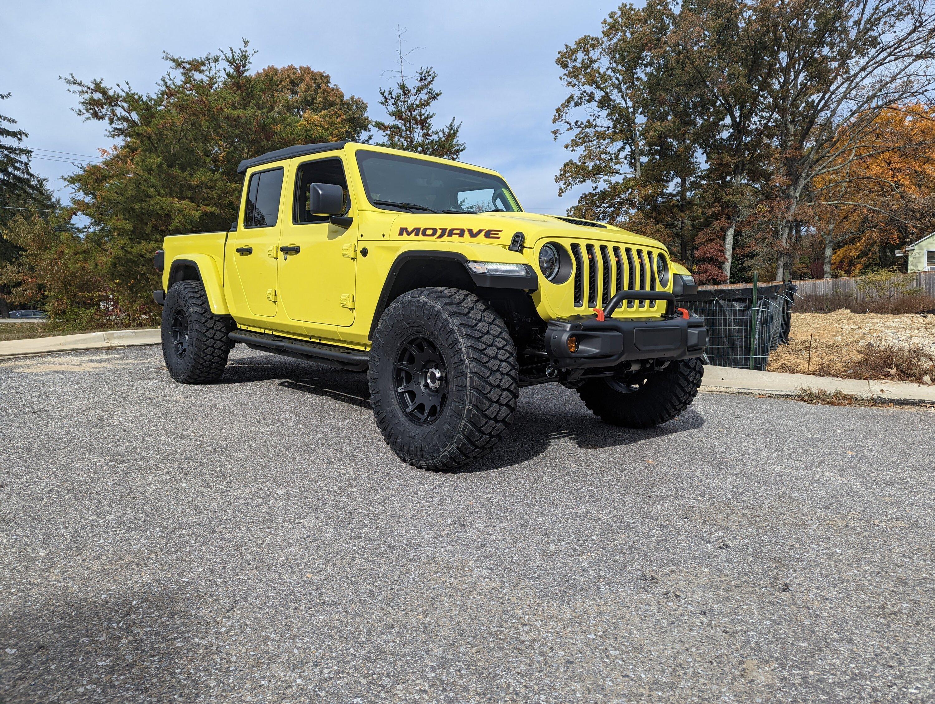Jeep Gladiator Stock Mojave w/ 37s Thread PXL_20221028_164105029