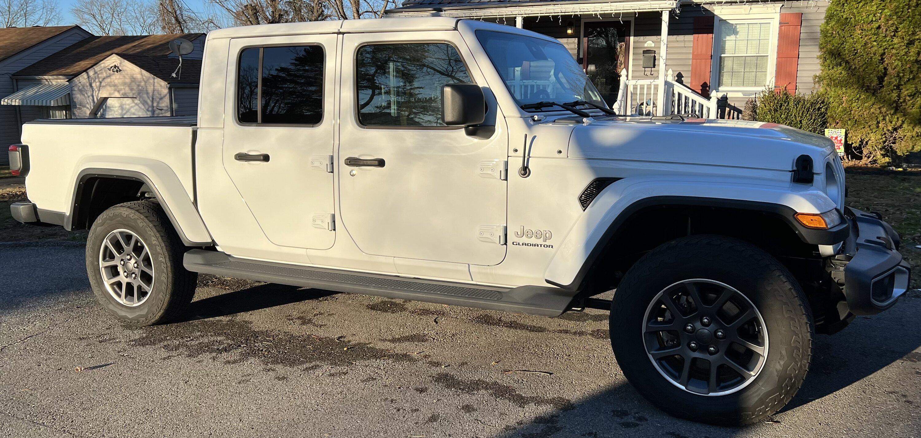 Jeep Gladiator New KY Gladiator here 55843C8E-F89B-4DA0-BC98-4EAAEC7A125F
