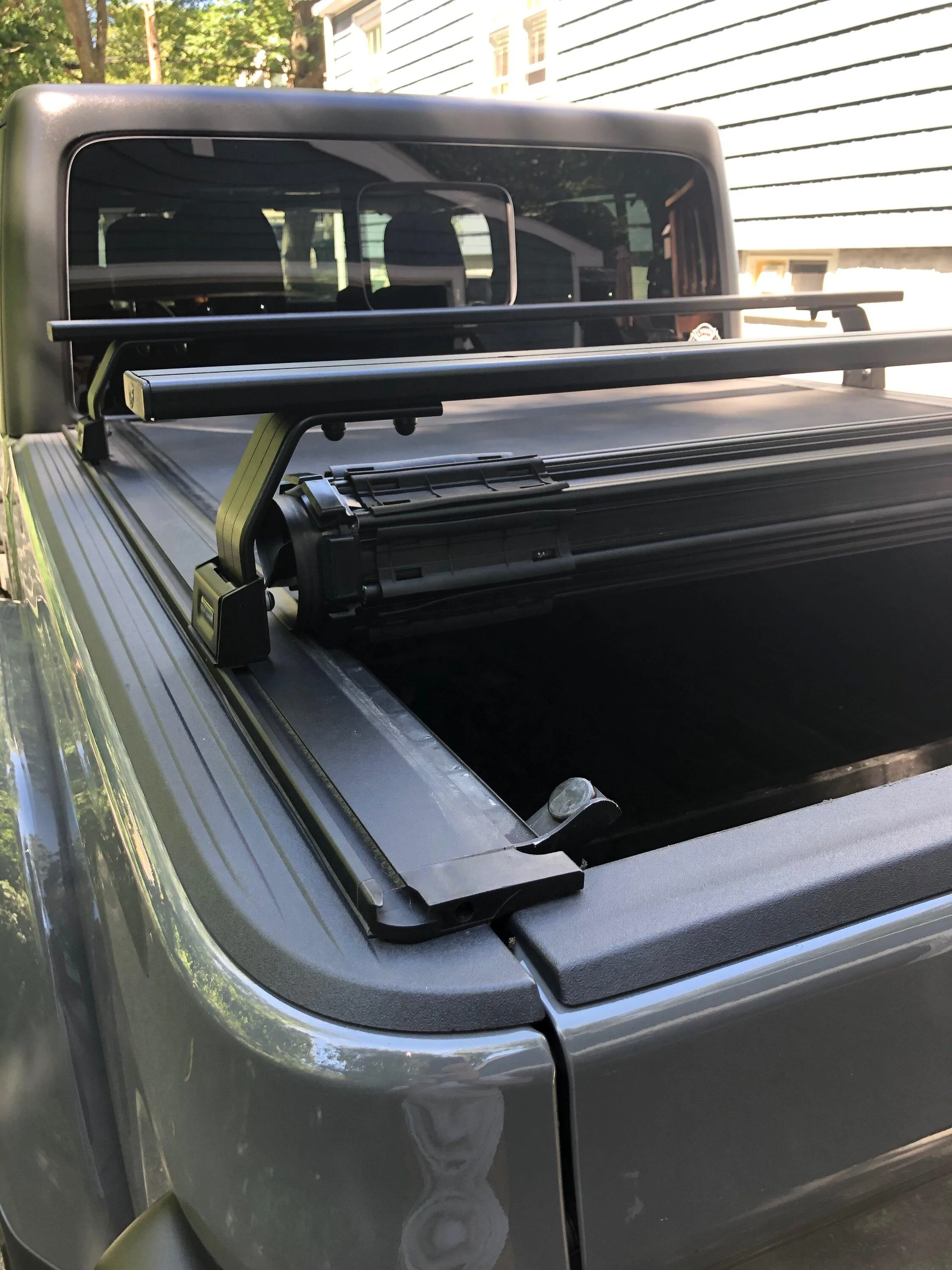 Jeep Gladiator Front Runner Load Bars for Bak Revolver Tonneau IMG_4225