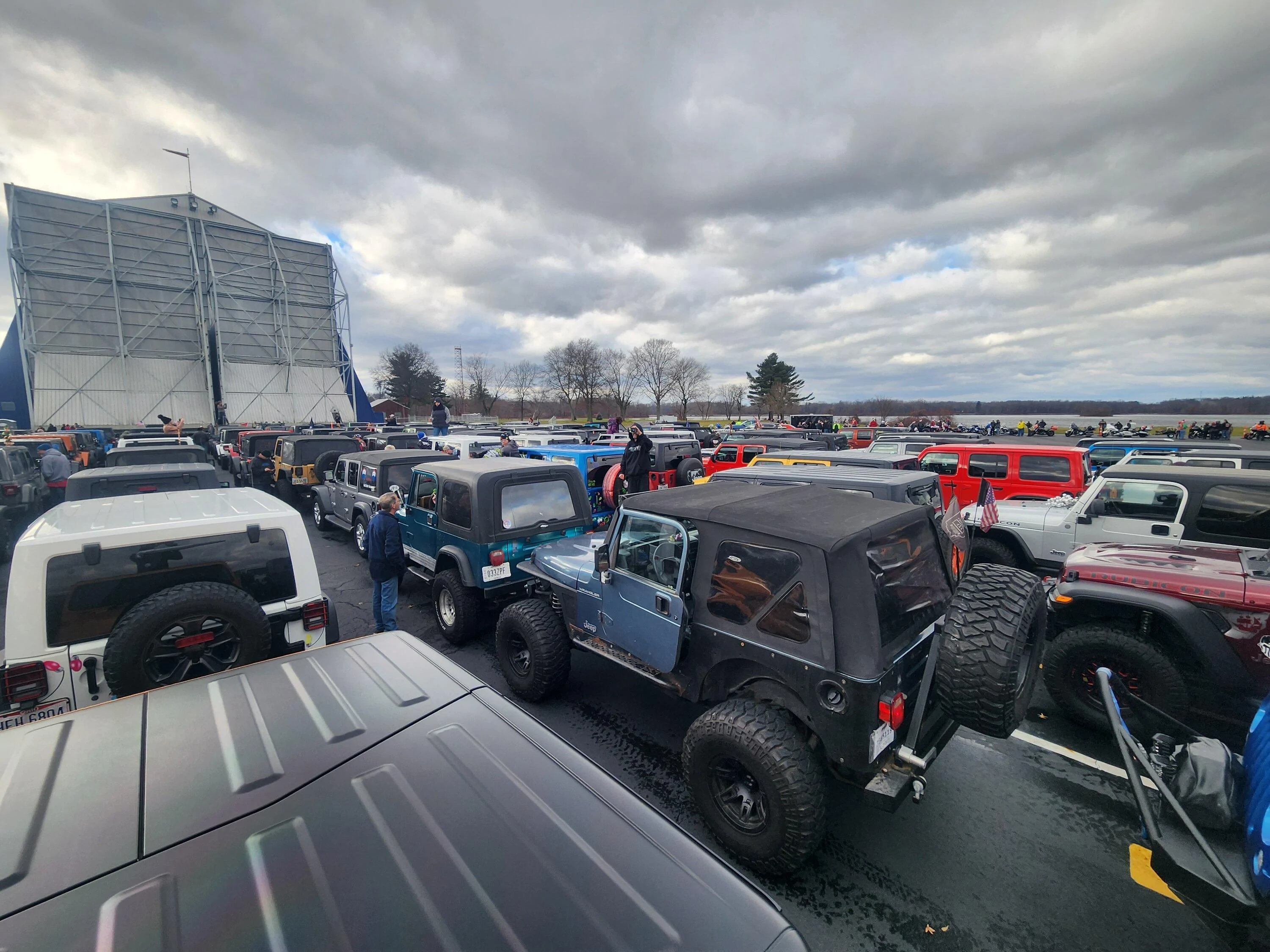 Jeep Gladiator Jeeps Parking Next To Jeeps 20221203_120437