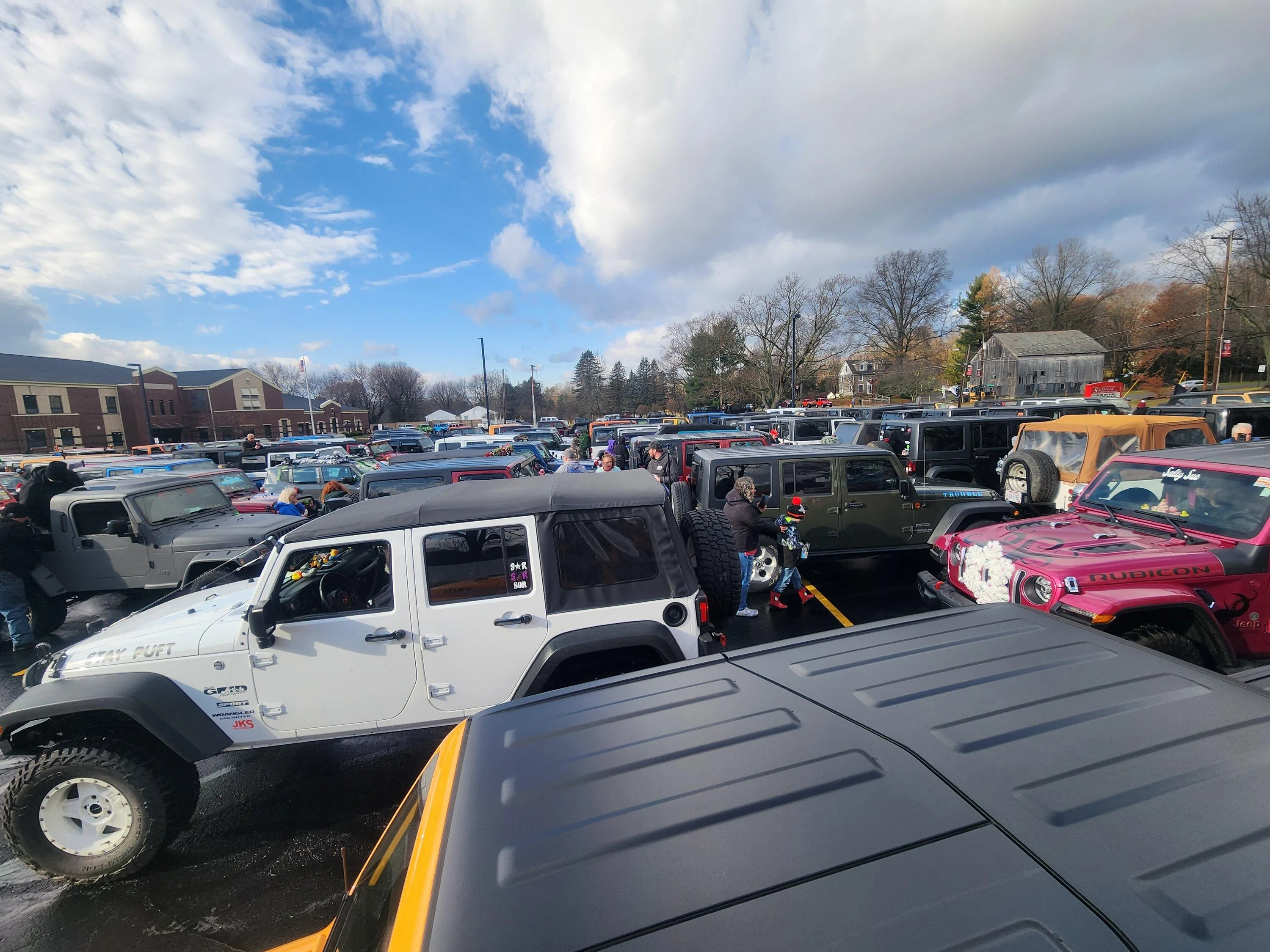 Jeep Gladiator Jeeps Parking Next To Jeeps 20221203_104355