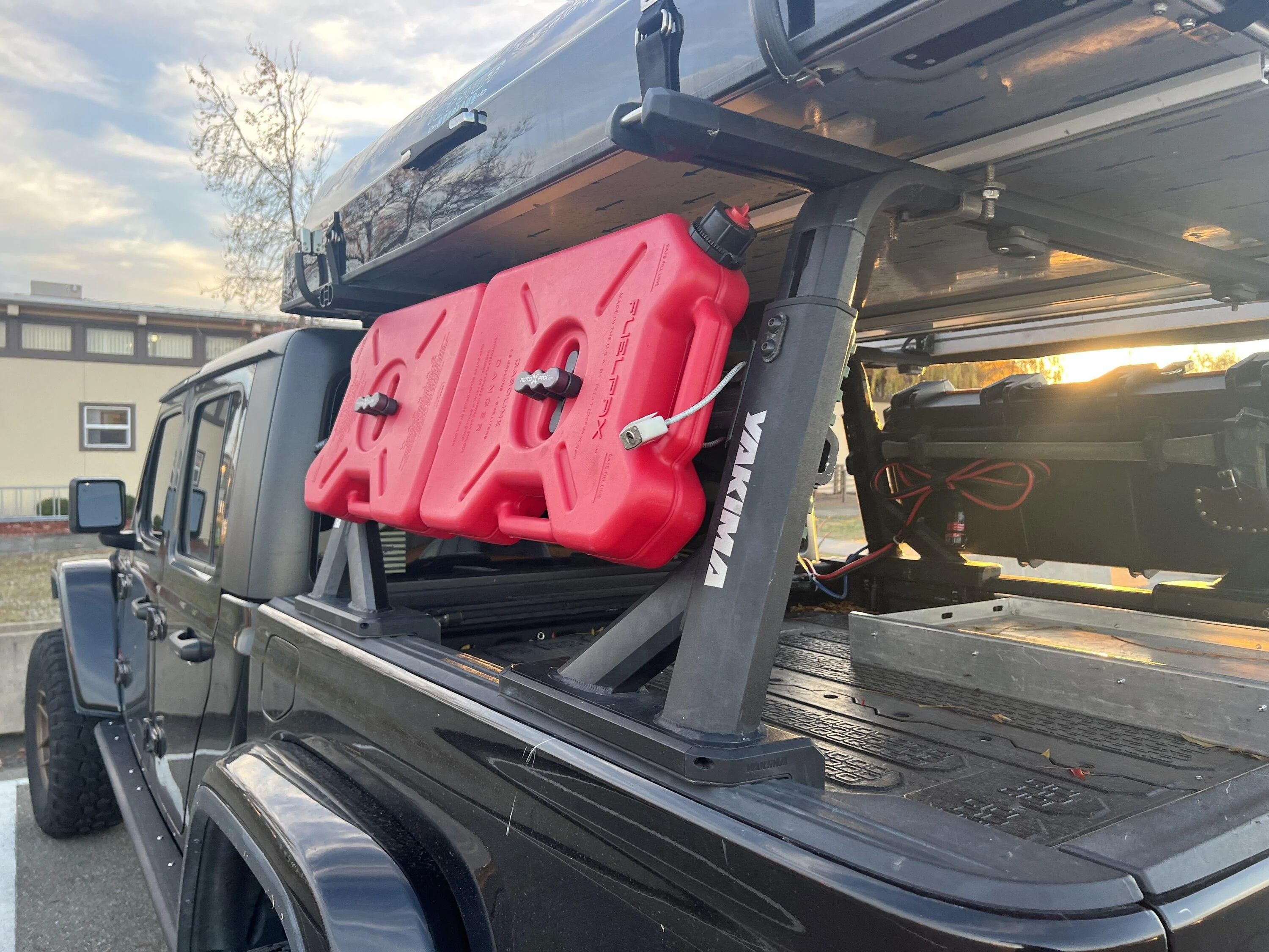 Jeep Gladiator Yakima OverHaul HD System with SideBar 314E7B12-7AEF-45A6-98AC-4B0F8E338FB0