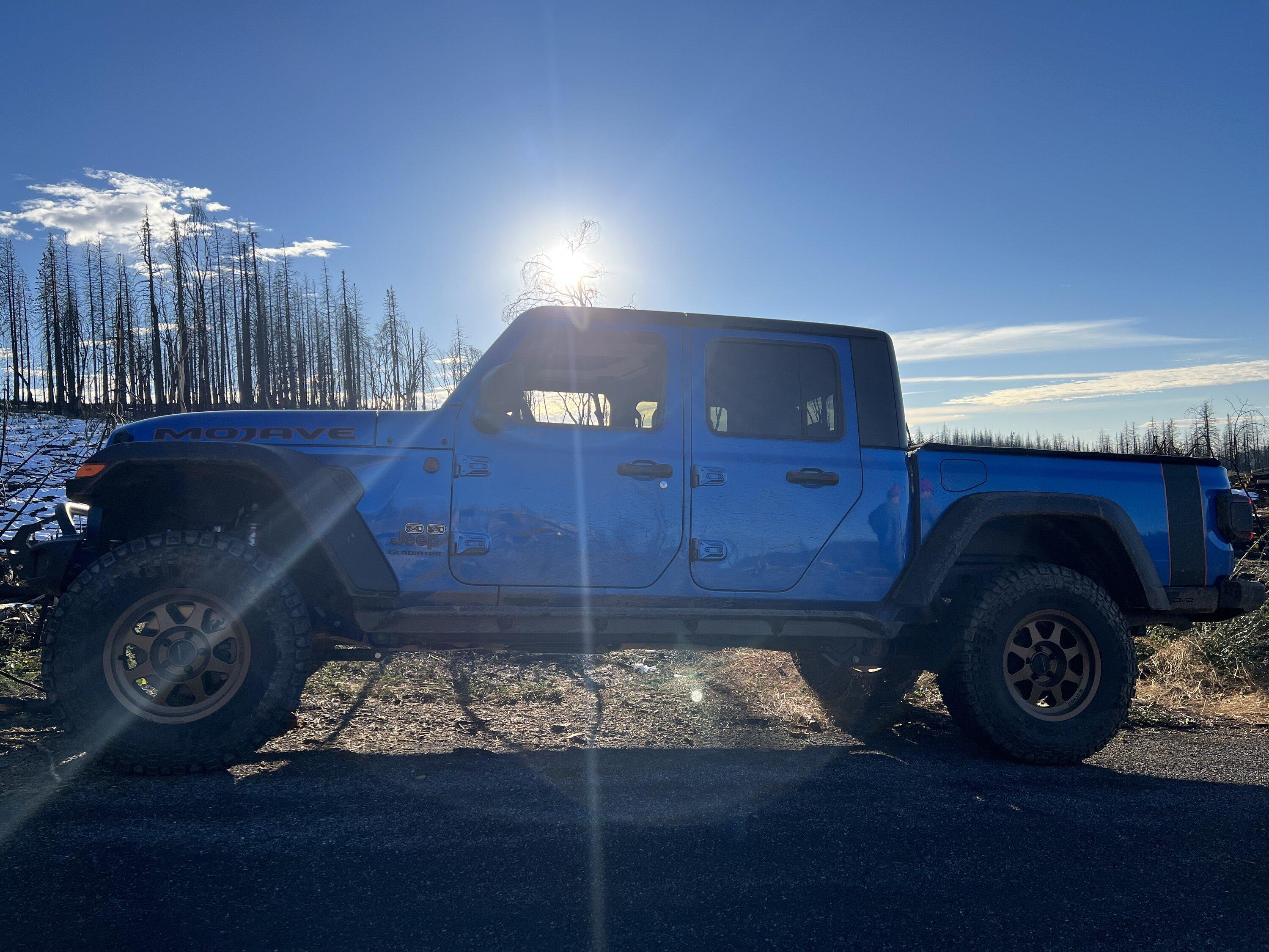Jeep Gladiator HYDRO BLUE PEARL Gladiator JT Club 539C001B-E028-4BF0-8A79-F1E21D048265