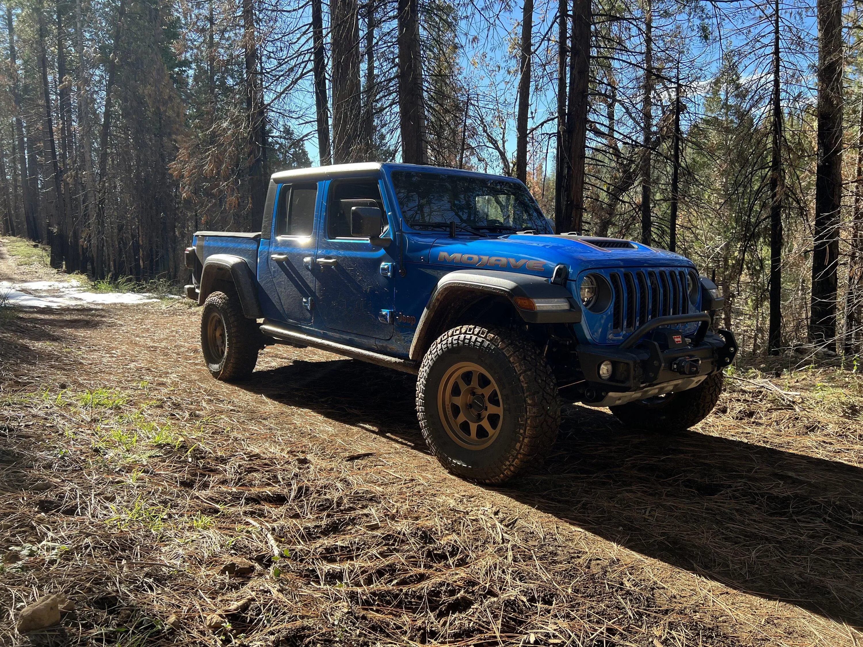 Jeep Gladiator HYDRO BLUE PEARL Gladiator JT Club 3236211B-B499-4900-86C8-00E994D07DB2