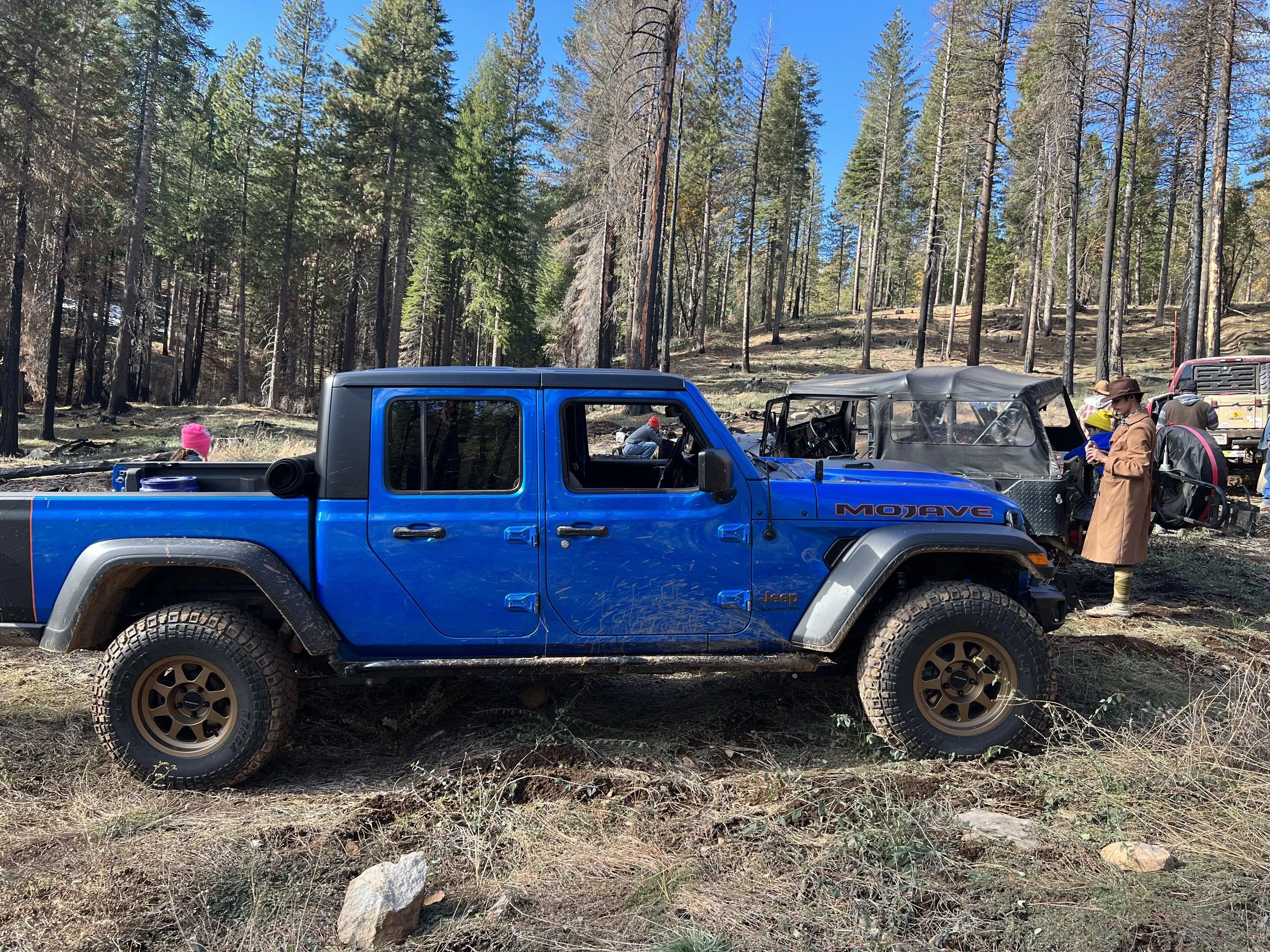 Jeep Gladiator HYDRO BLUE PEARL Gladiator JT Club 5CC36CEA-861D-446F-8970-E7FF380F7B4A