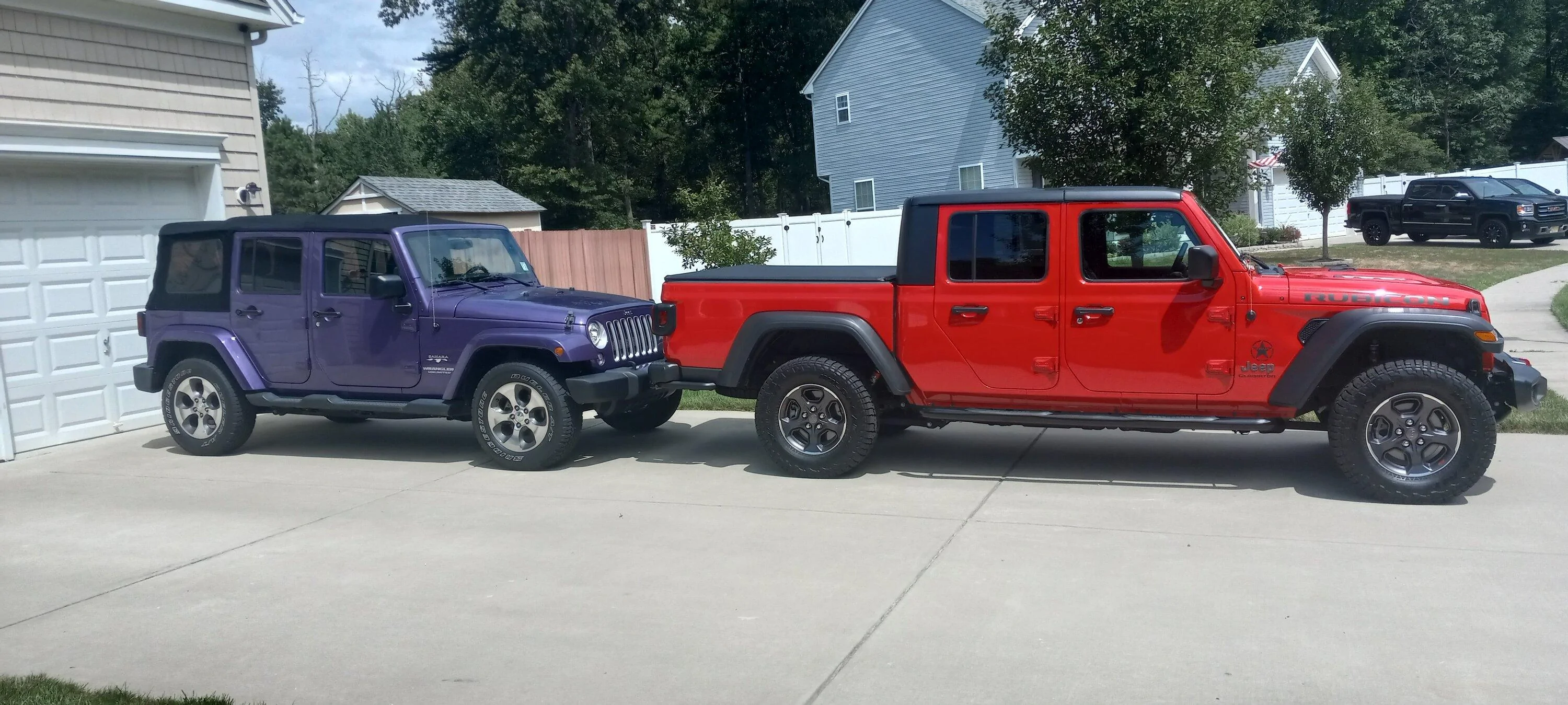 Jeep Gladiator Jeeps Parking Next To Jeeps 20220817_120252