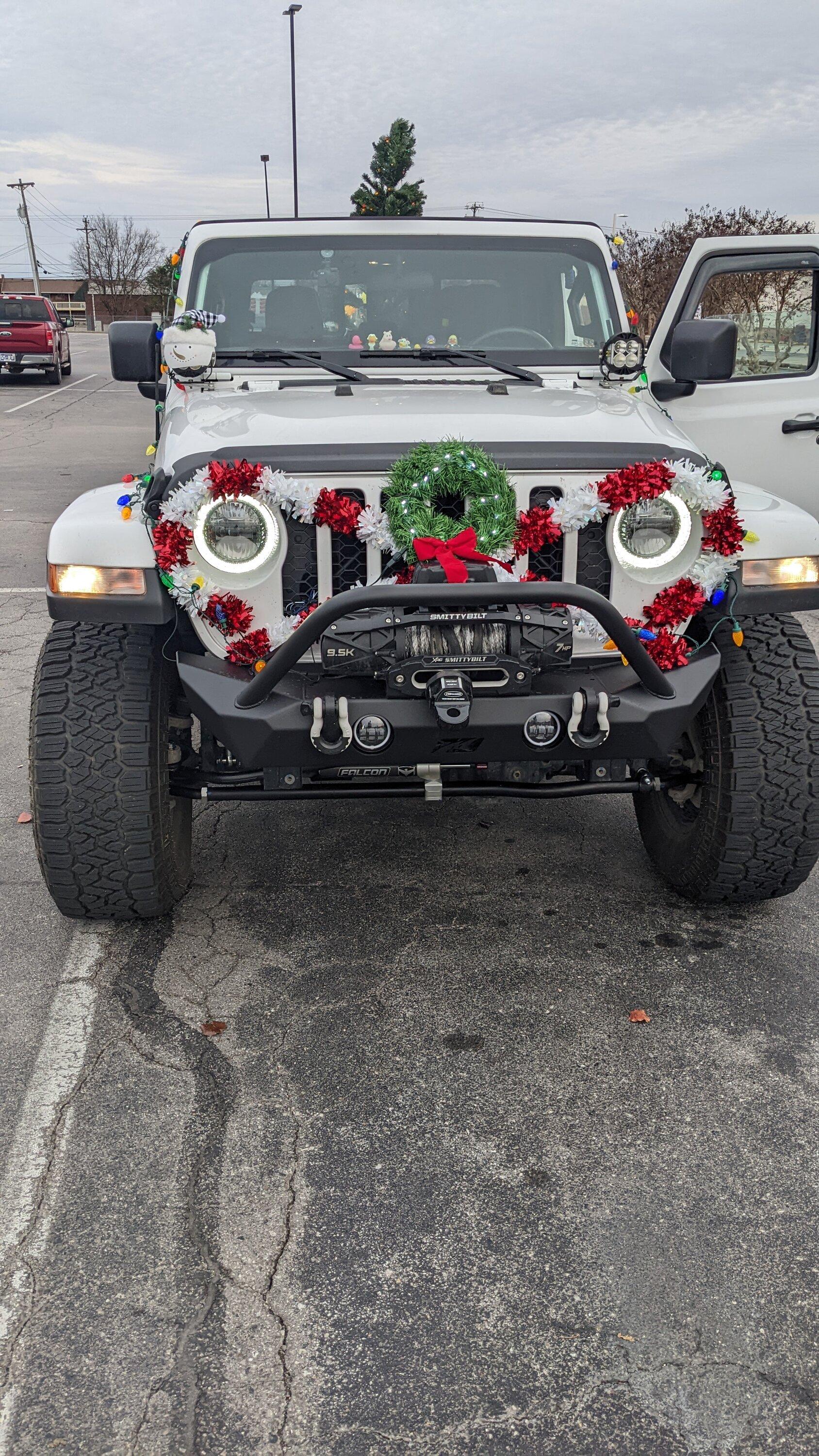 Jeep Gladiator Christmas creative scene!!! Post yours!! PXL_20221204_214234007