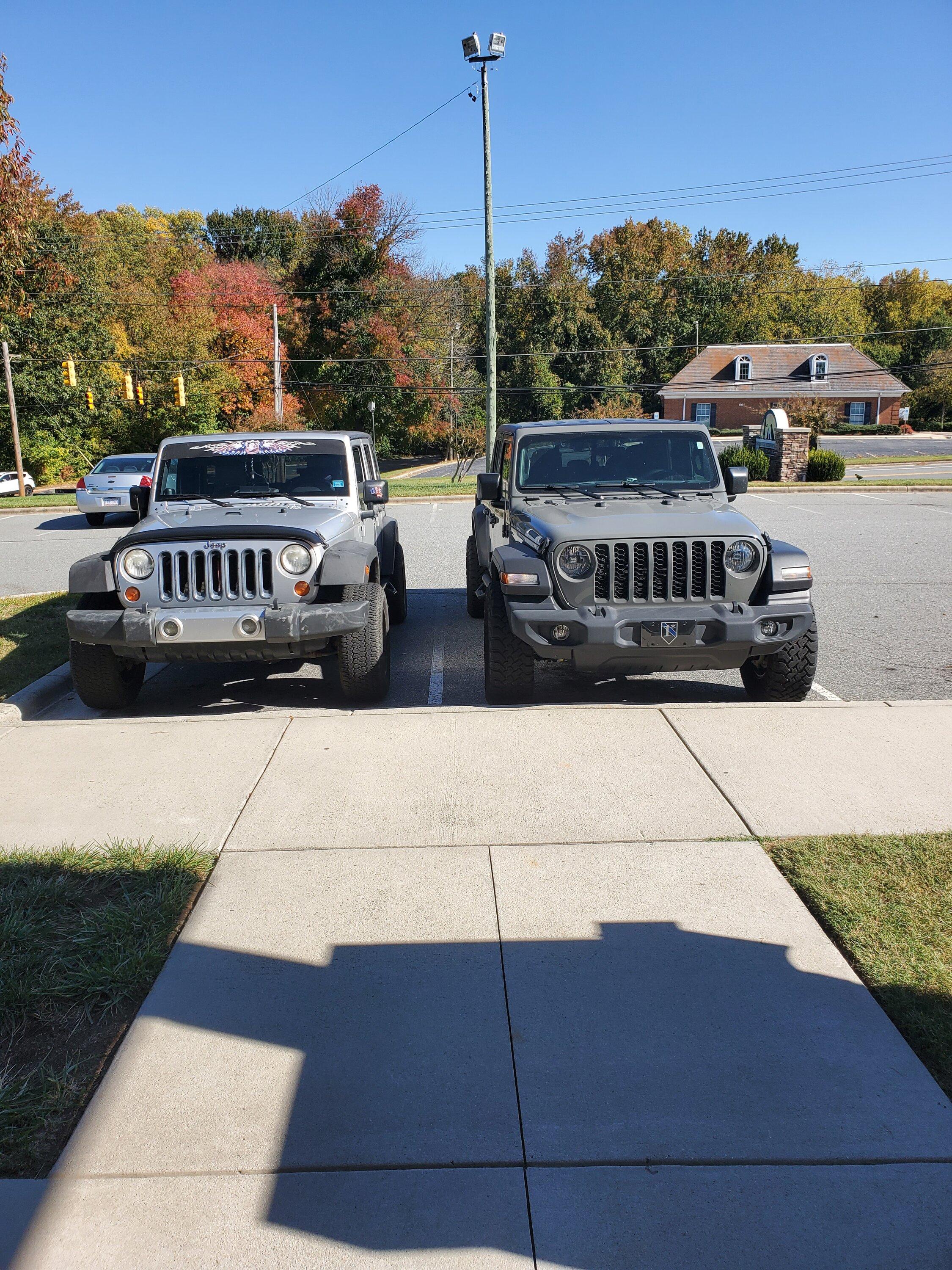 Jeep Gladiator Jeeps Parking Next To Jeeps 20221014_145608