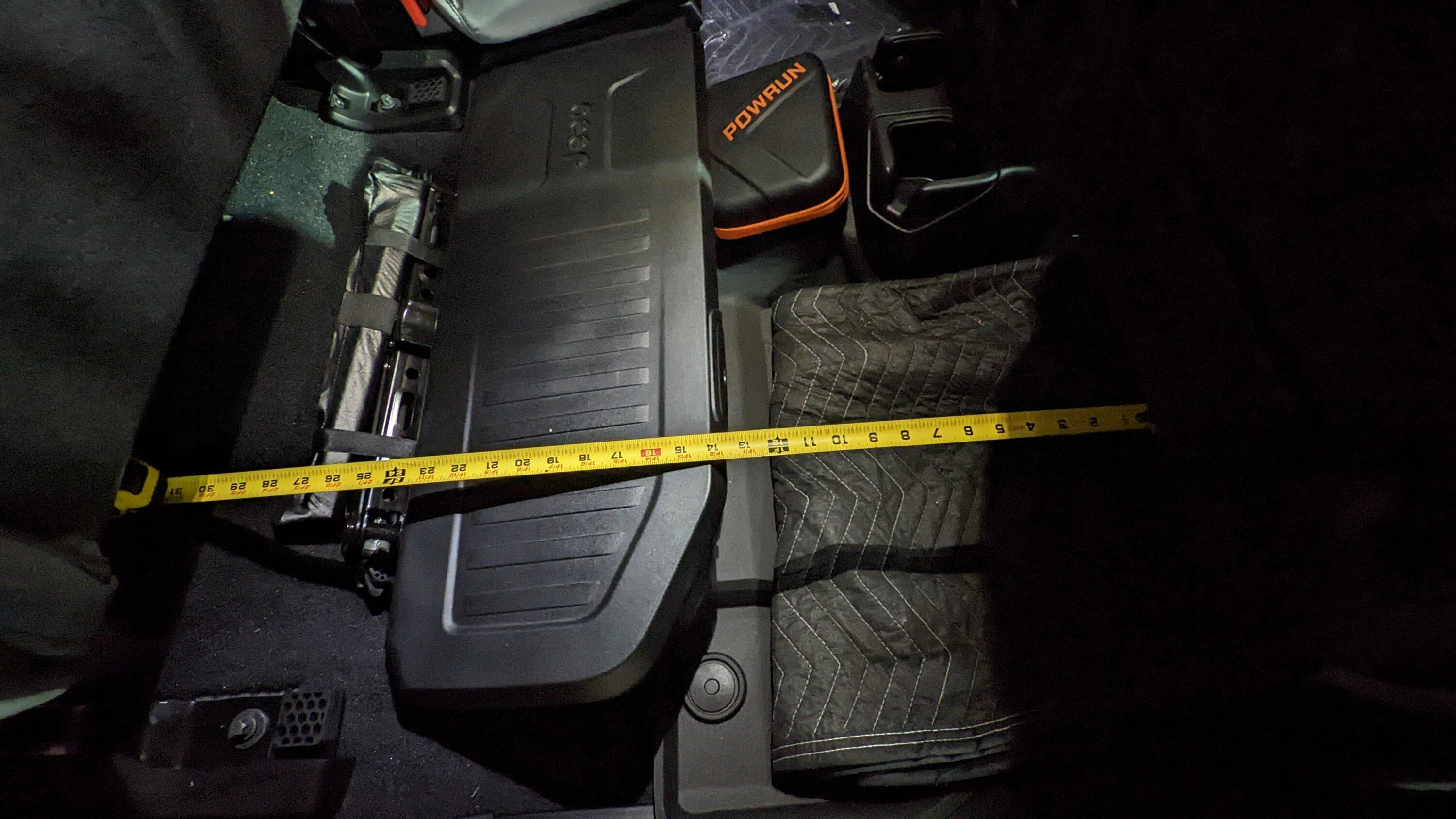 Jeep Gladiator Help with dimensions of rear floor space PXL_20221205_041553448