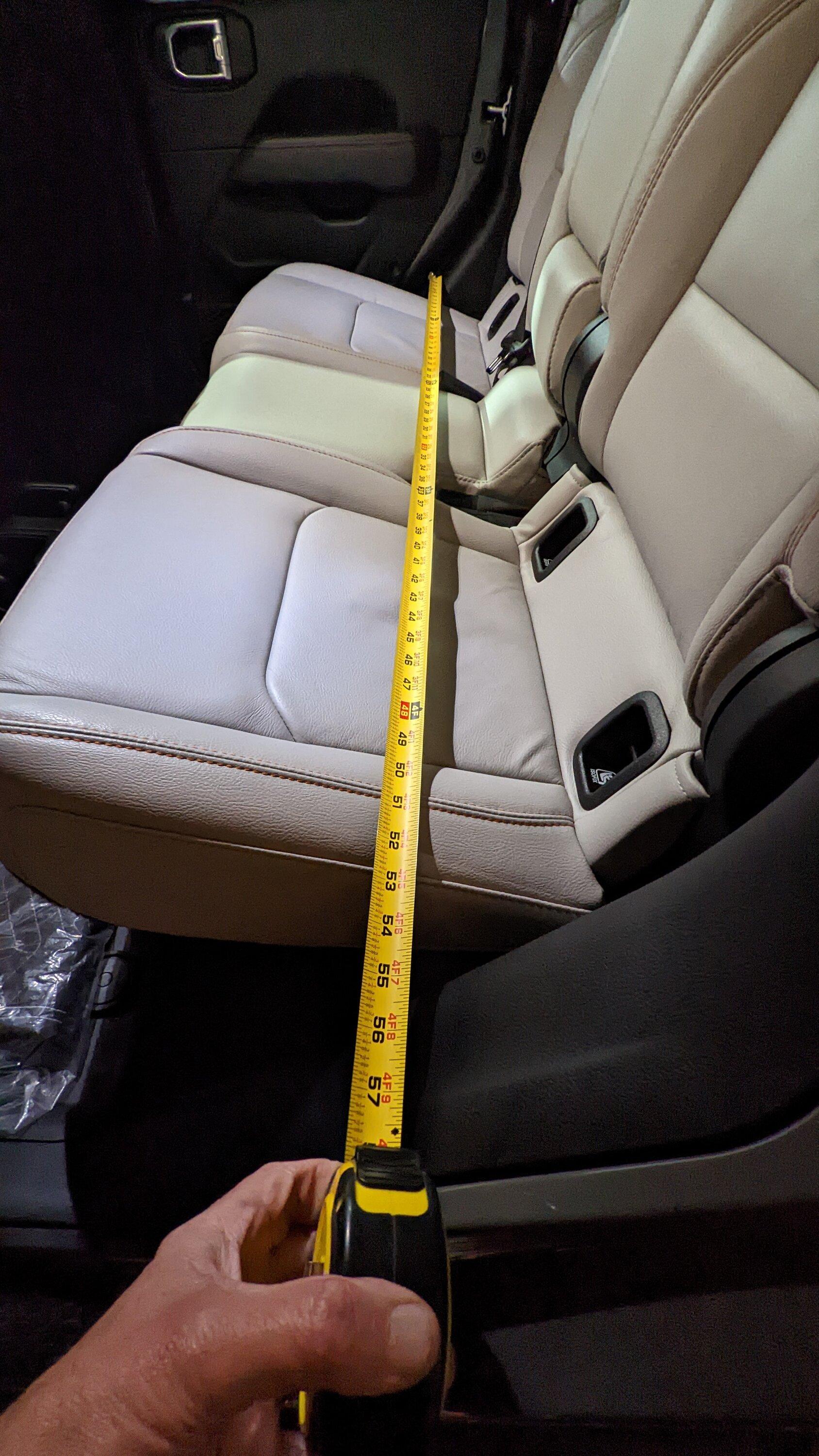 Jeep Gladiator Help with dimensions of rear floor space PXL_20221205_041905437