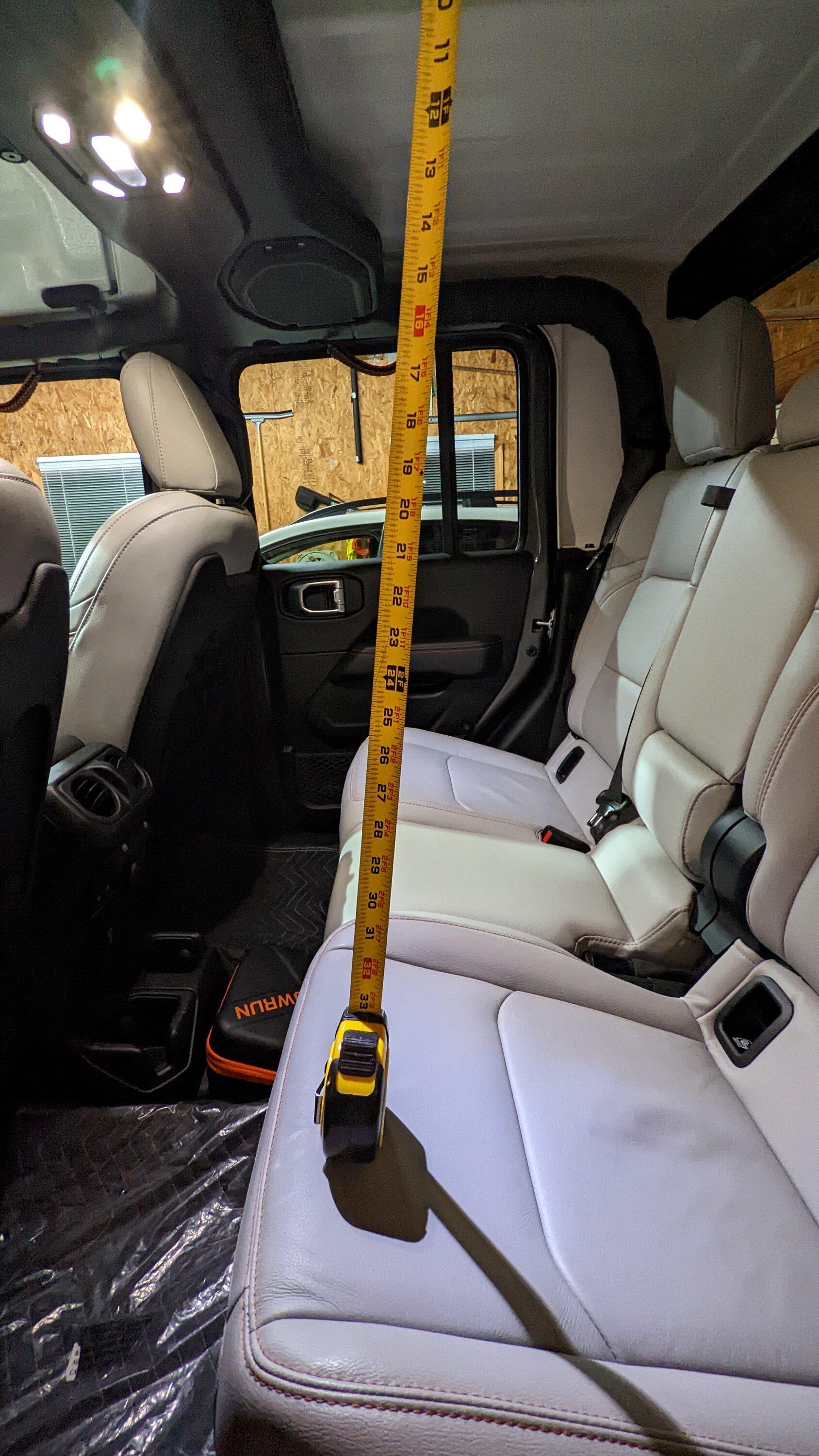 Jeep Gladiator Help with dimensions of rear floor space PXL_20221205_041939475