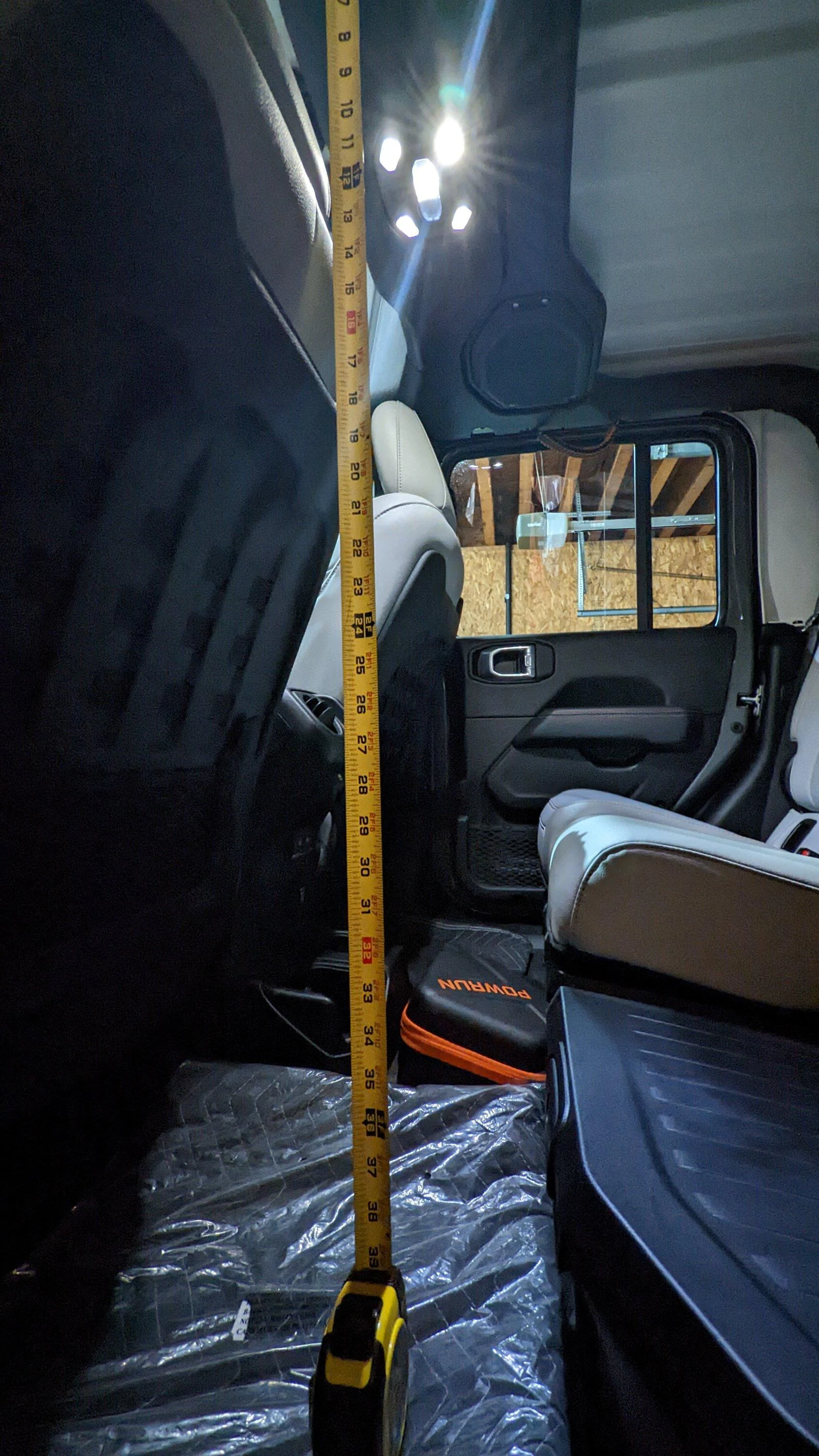 Jeep Gladiator Help with dimensions of rear floor space PXL_20221205_042017268