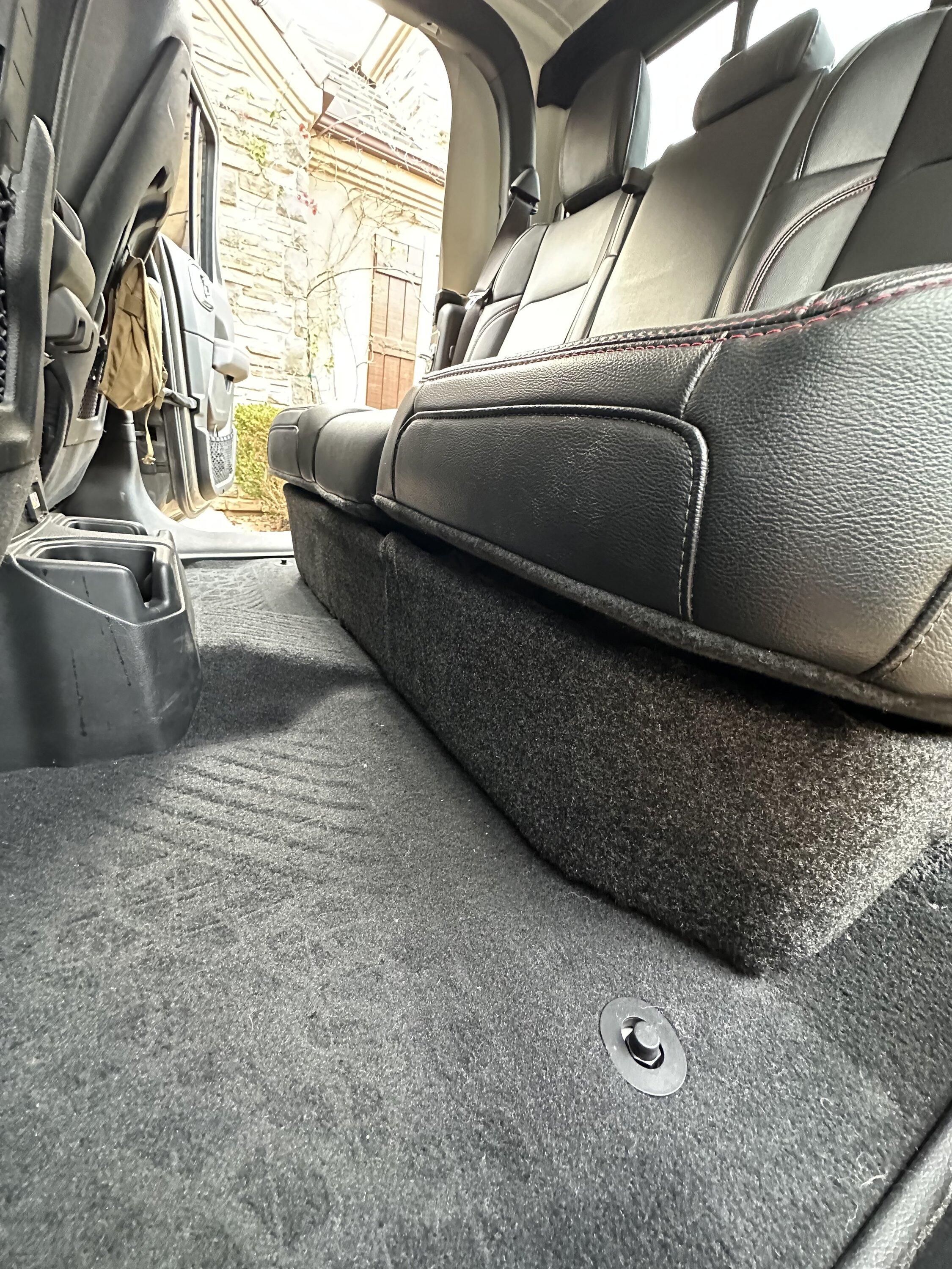 Jeep Gladiator Installed carpet on the rear storage box! F0FECBC1-C5F2-47E1-A97A-4327A11412A6