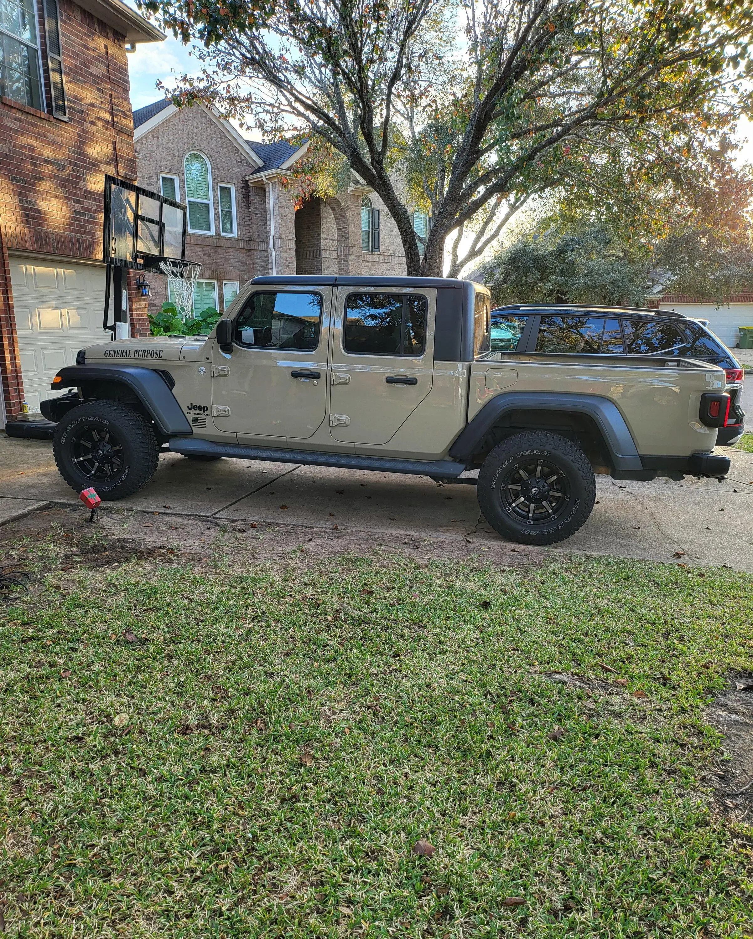 Jeep Gladiator Who Has The Tan Cloth Interior? 20221203_163457